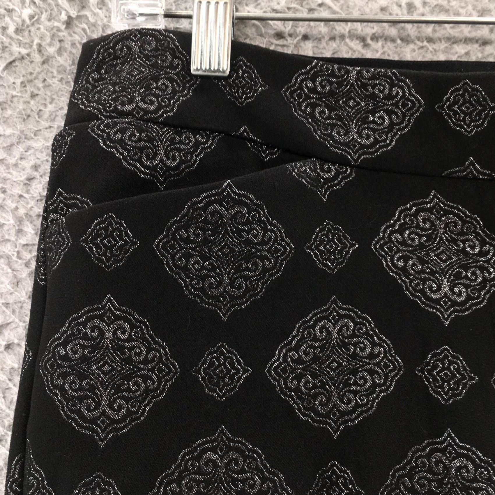 Liz Claiborne Liz Claiborne Ankle Pants Women 4 Black Jacquard Print Casual NEW Pants Womens Size 4 Regular Black Jacquard Print jeans pants Size 27" / US 4 / IT 40 - 4 Thumbnail