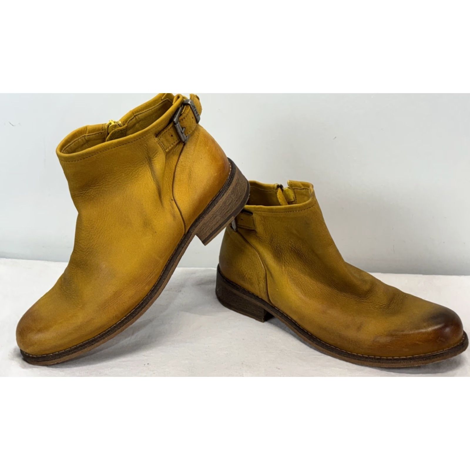 VINTAGE Jafa Leather Ankle Booties Sz 7.5 US Yellow Distressed Zip Womens