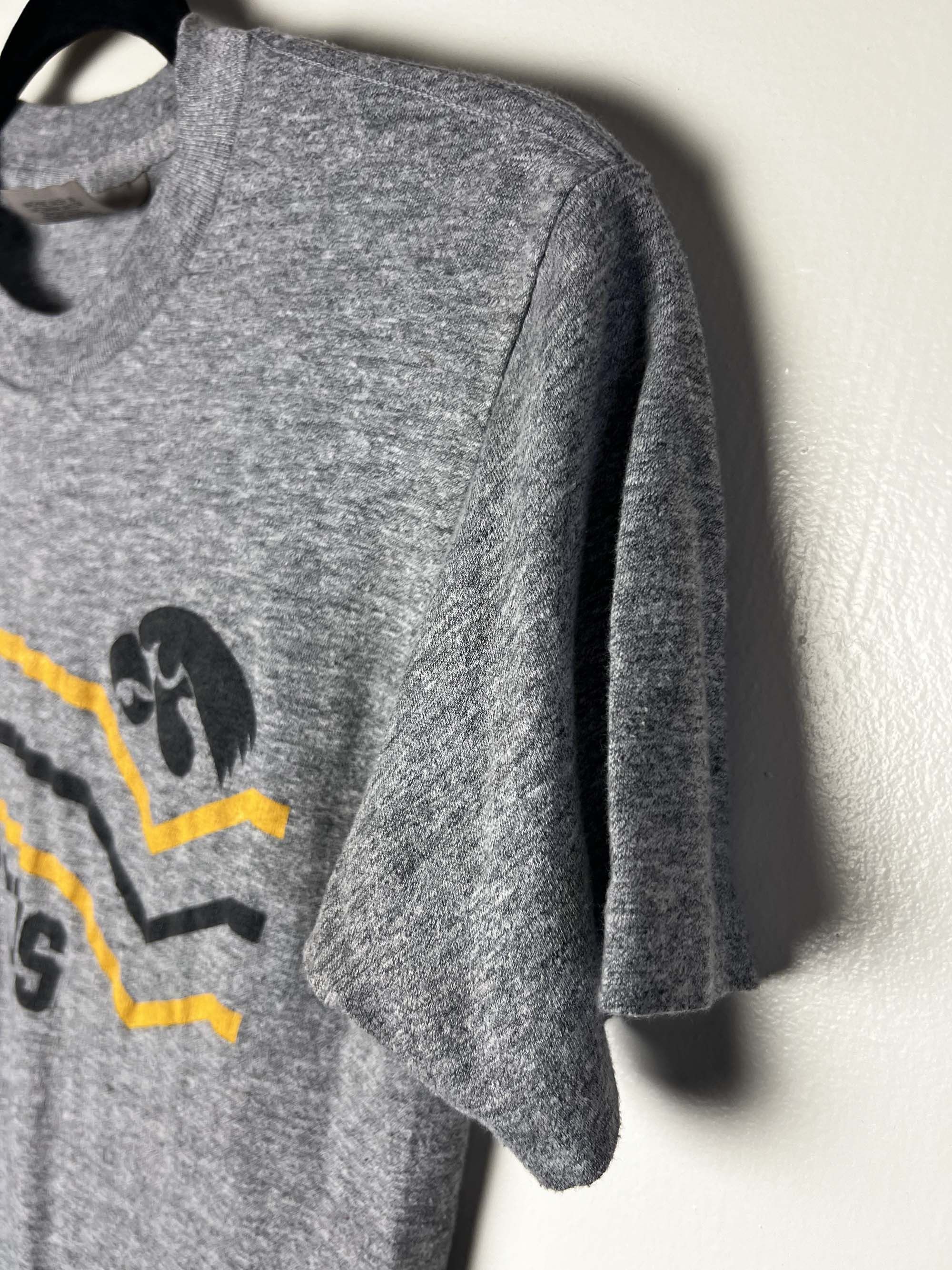 Vintage Vintage 1980's Iowa Hawkeyes Logo Single Stitch T-Shirt Size M / US 6-8 / IT 42-44 - 4 Thumbnail