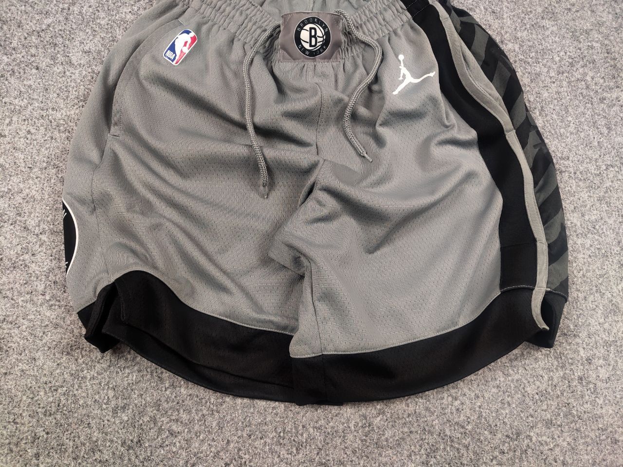 Nike Vintage Nike Air Jordan x NBA Brooklyn New York Logo Shorts Size US 32 / EU 48 - 5 Thumbnail