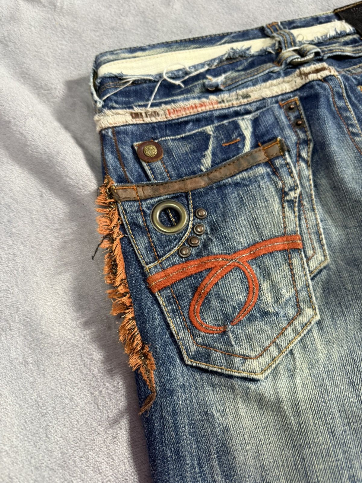 GOSTAR DE FUGA × LOWBOX Red Pepper Japan Native War Bonnet Embroidered Flared Jeans Size US 28 / EU 44 - 6 Thumbnail