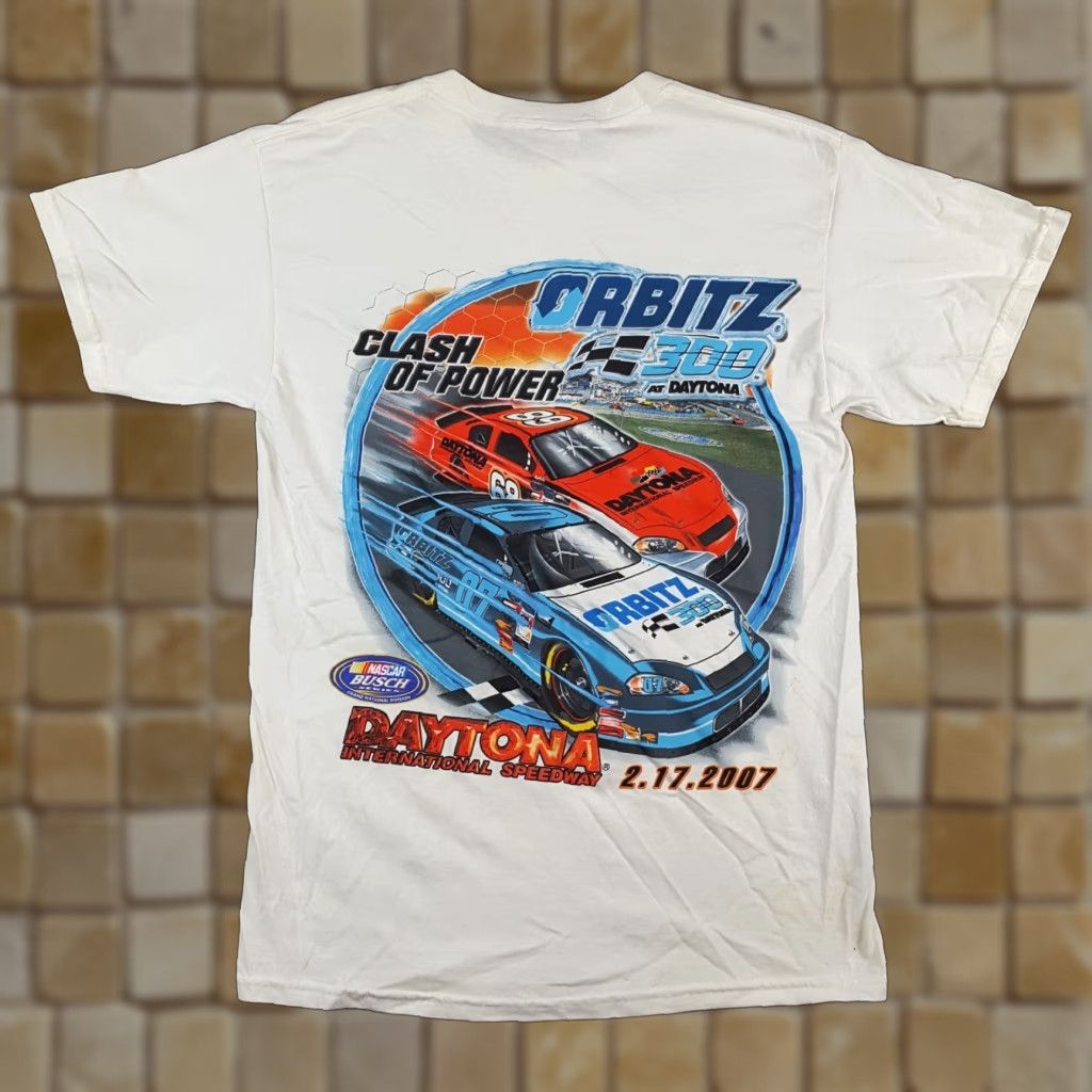 Gildan VINTAGE Orbitz 300 Daytona NASCAR Racing Race Tee Men's M T-Shirt White Cotton Logo Embroidered 90s 00s Y2K VTG Mens Size US M / EU 48-50 / 2 - 1 Thumbnail