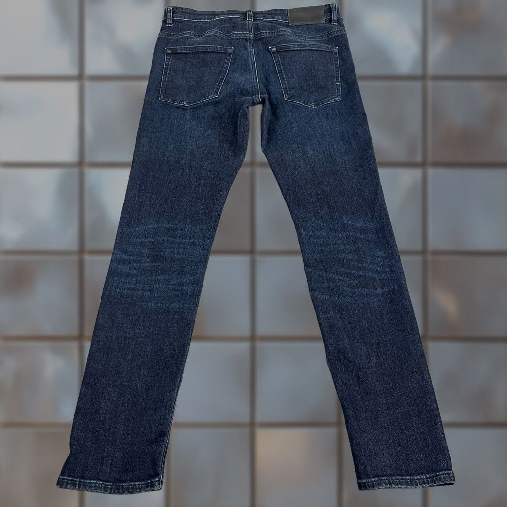 Hugo Boss HUGO BOSS Jeans Slim Tapered 32 32 Dark Wash Blue Stretch Delaware Denim 5-Pocket Mens Regular 32 in Dark Blue Pattern No Pattern Mens Jeans Size US 32 / EU 48 - 1 Thumbnail