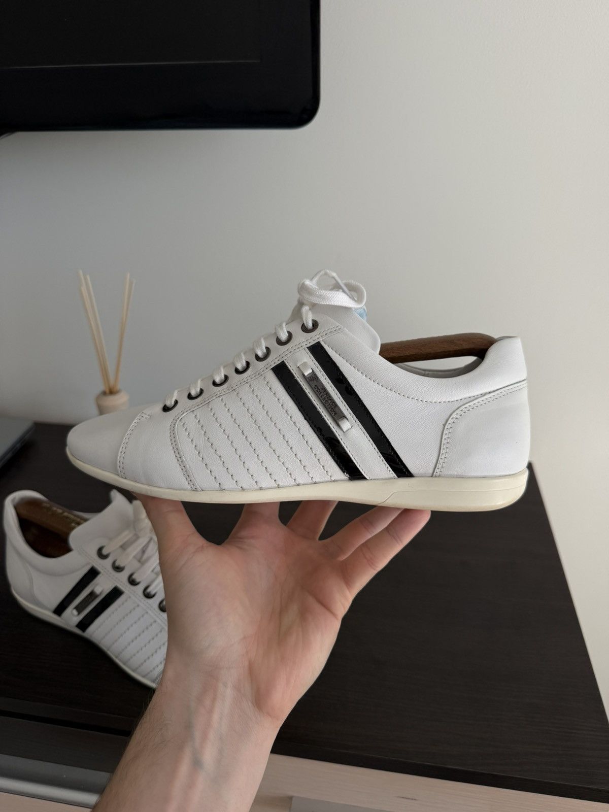 Versace VERSACE COLLECTION Baskets Blanc Pour Homme lace-up shoes Size US 7 / EU 40 - 12 Thumbnail