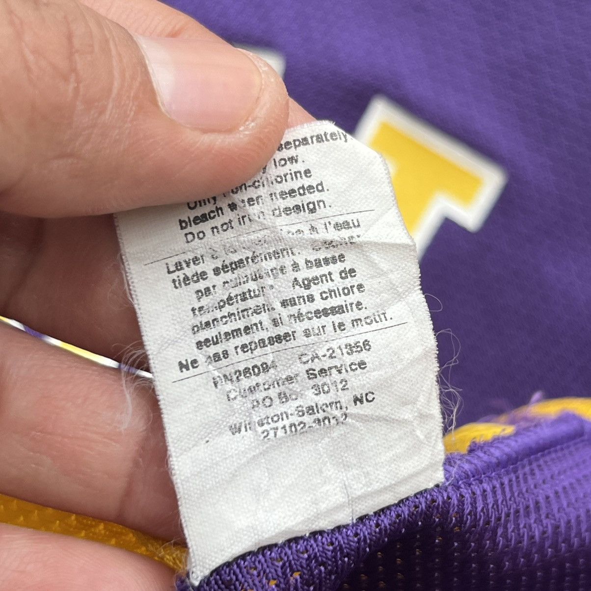 Champion VINTAGE NBA LA LAKERS KOBE BRYANT NO 8 CHAMPION JERSEY Size US L / EU 52-54 / 3 - 7 Thumbnail