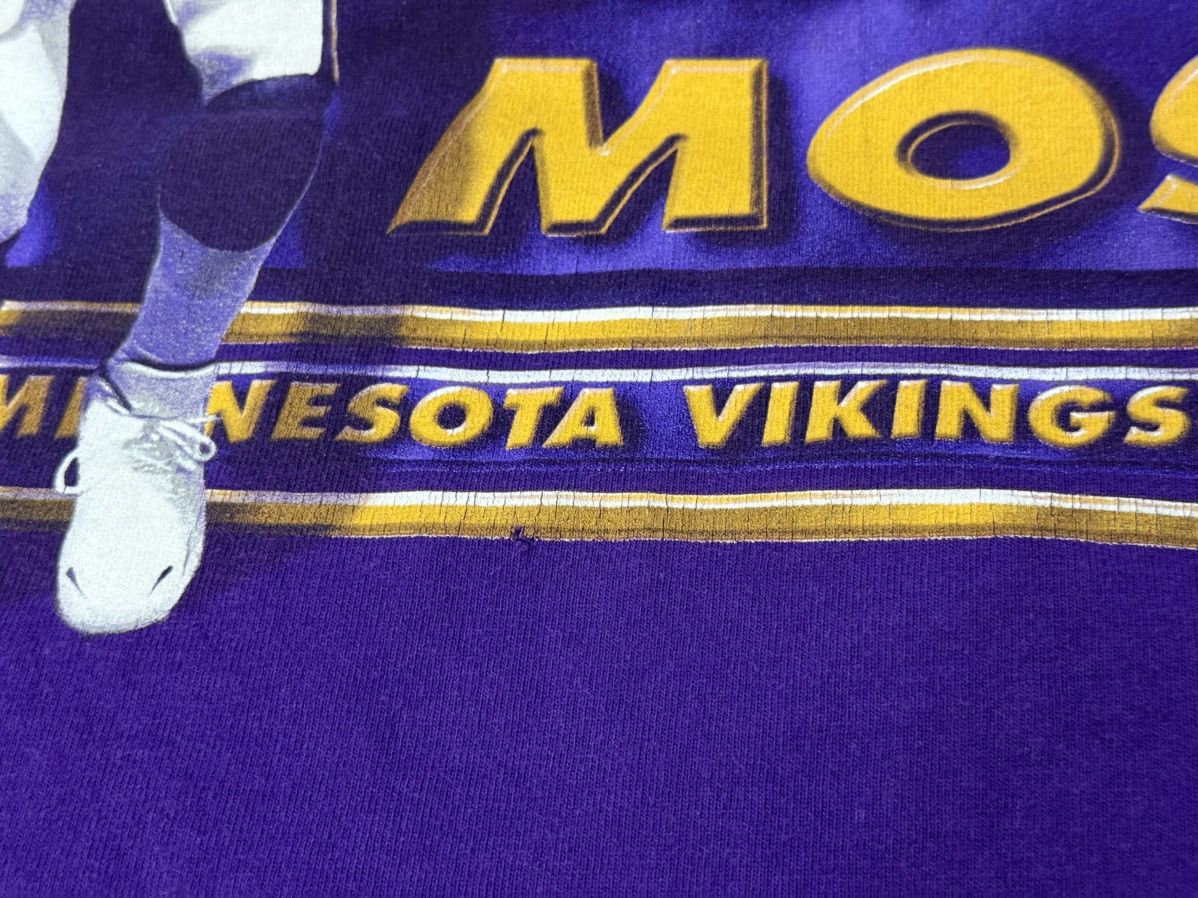 NFL Vintage 90s NFL Minnesota Vikings Randy Moss Tee Tom Brady Size US L / EU 52-54 / 3 - 4 Thumbnail