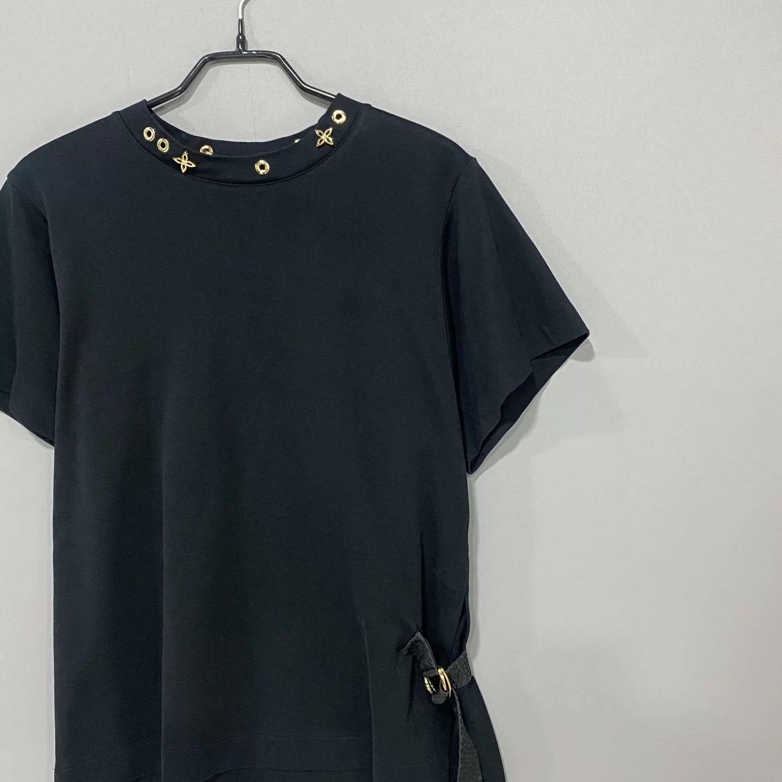 Louis Vuitton LV neck metal logo short-sleeve tee S Size S / US 4 / IT 40 - 3 Thumbnail
