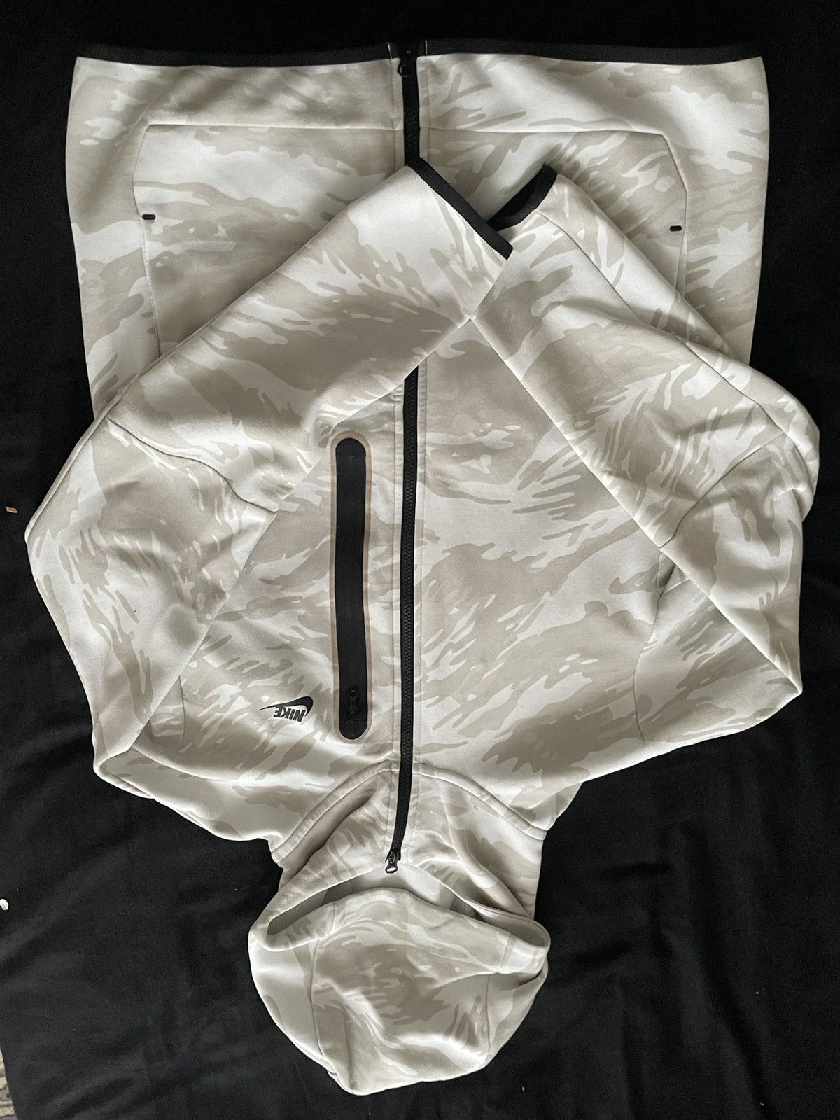 Nike Nike Tech Fleece Camo Windrunner Hoodie Zip Tracksuit Sz m Size US M / EU 48-50 / 2 - 5 Thumbnail