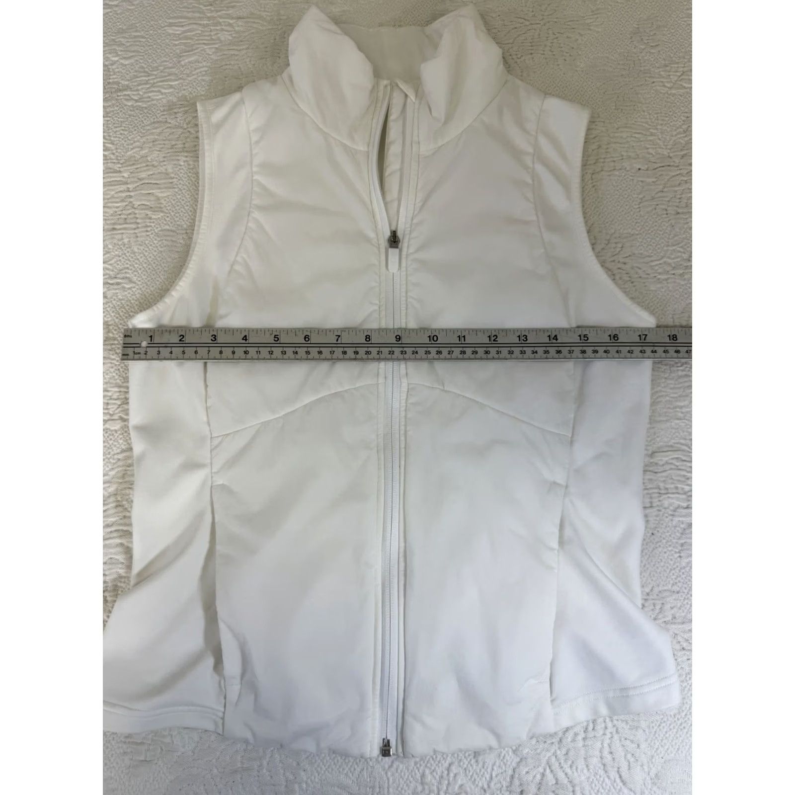 Lululemon Lululemon Vest White Size 10 Full Zip & Pockets Womens Jacket Basic Vest Size L / US 10 / IT 46 - 4 Thumbnail