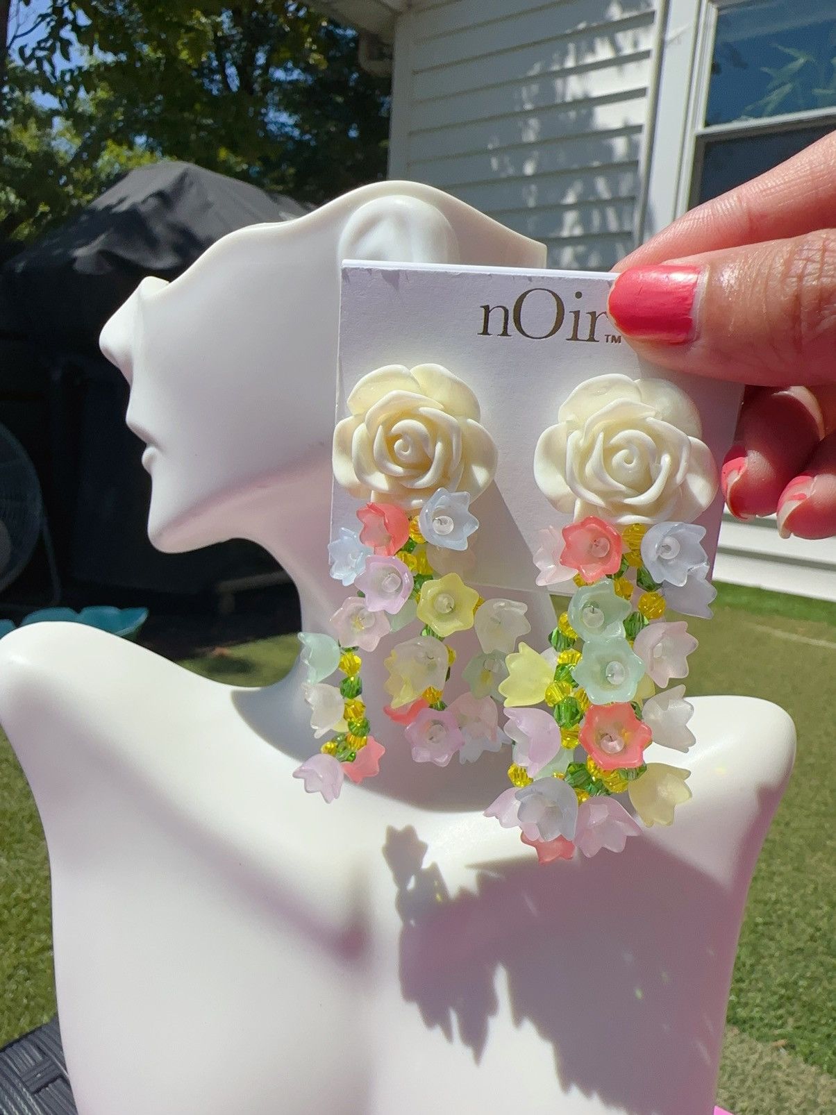 Designer Noir colorful lightweight plastic tassel flowers white rose Size ONE SIZE - 1 Thumbnail