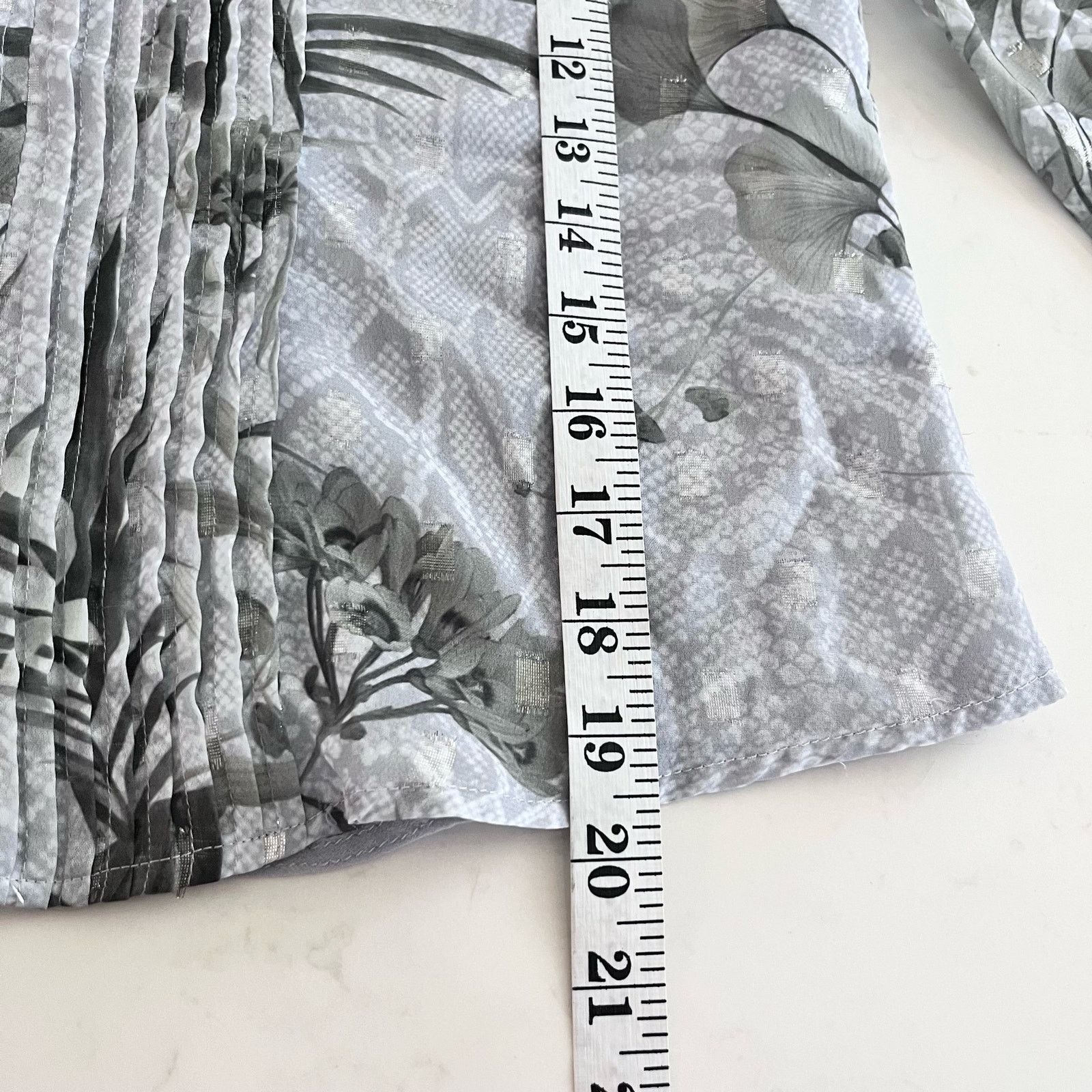 Ted Baker Ted Baker Tibbine Highland Pleated Floral Print Gray Top Size XS / US 0-2 / IT 36-38 - 9 Thumbnail