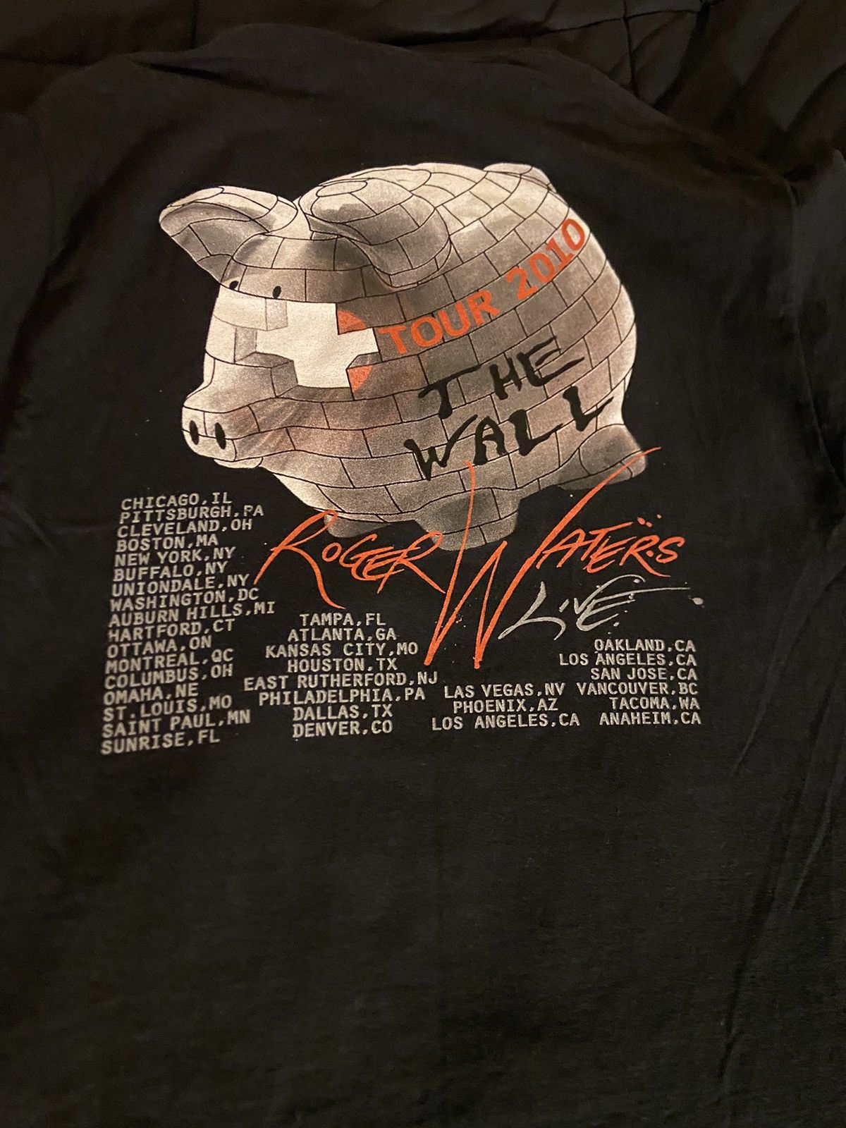 Band Tees × Pink Floyd 2010 Roger Waters The Wall T Pink Floyd size XL Size US XL / EU 56 / 4 - 4 Thumbnail