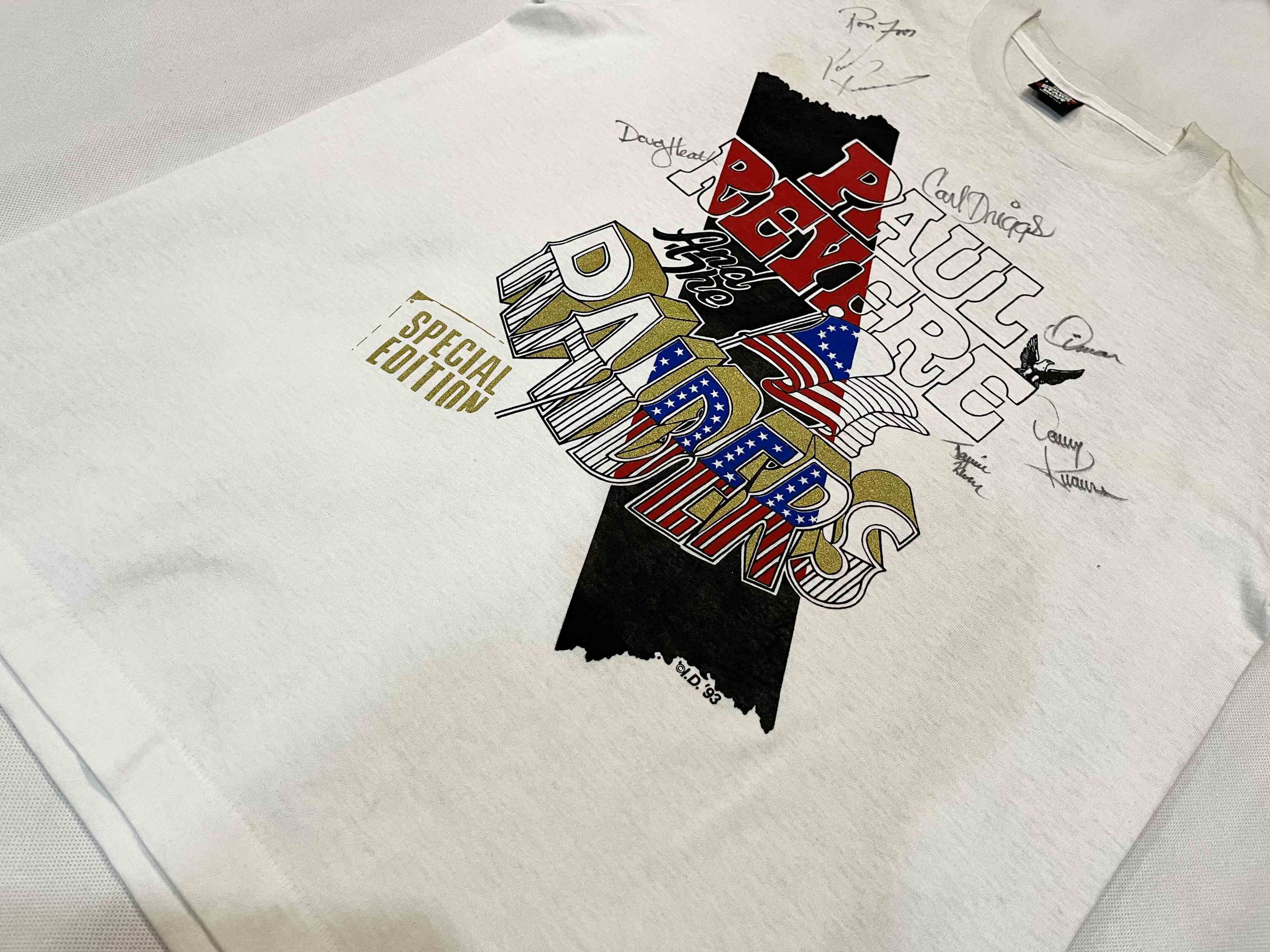 Vintage Vintage 1993 Paul Revere & The Raiders Band T-Shirt Size US L / EU 52-54 / 3 - 4 Thumbnail