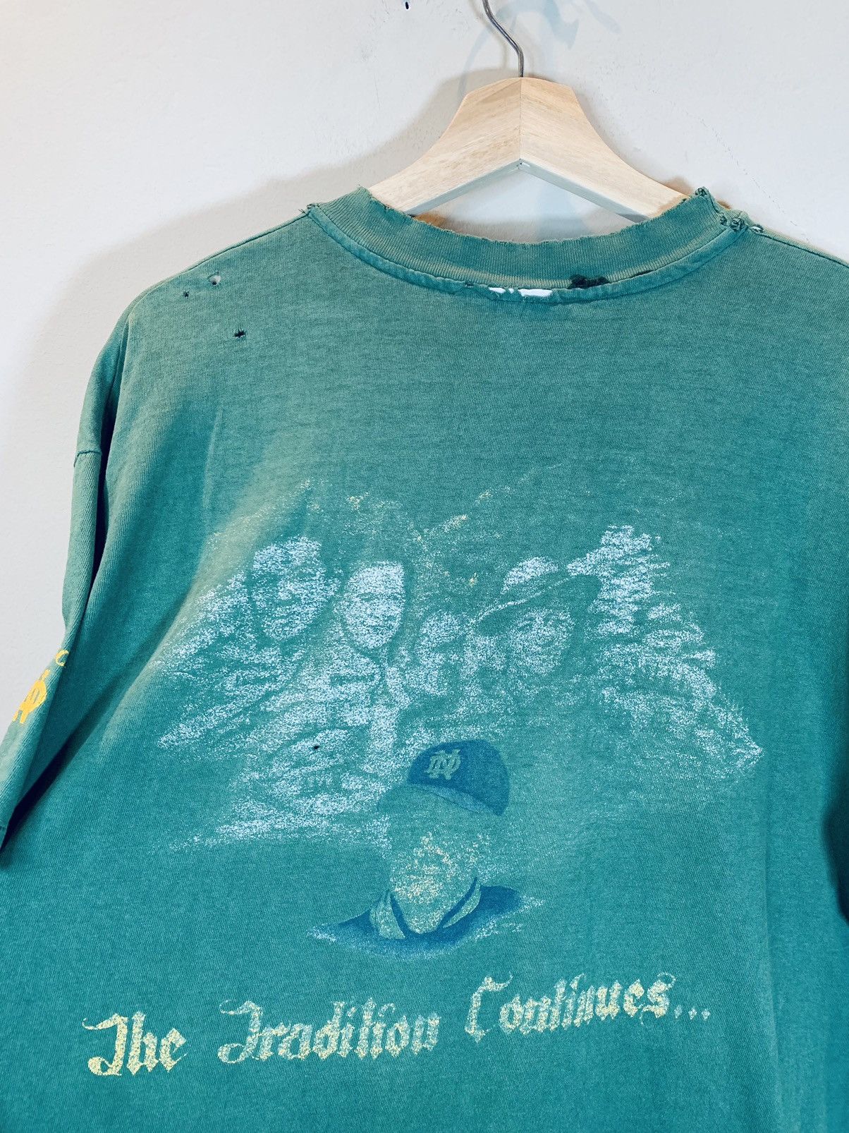 Vintage *RARE* Vintage Notre Dame Football Faded Single Stitch Shirt Size US XL / EU 56 / 4 - 4 Thumbnail