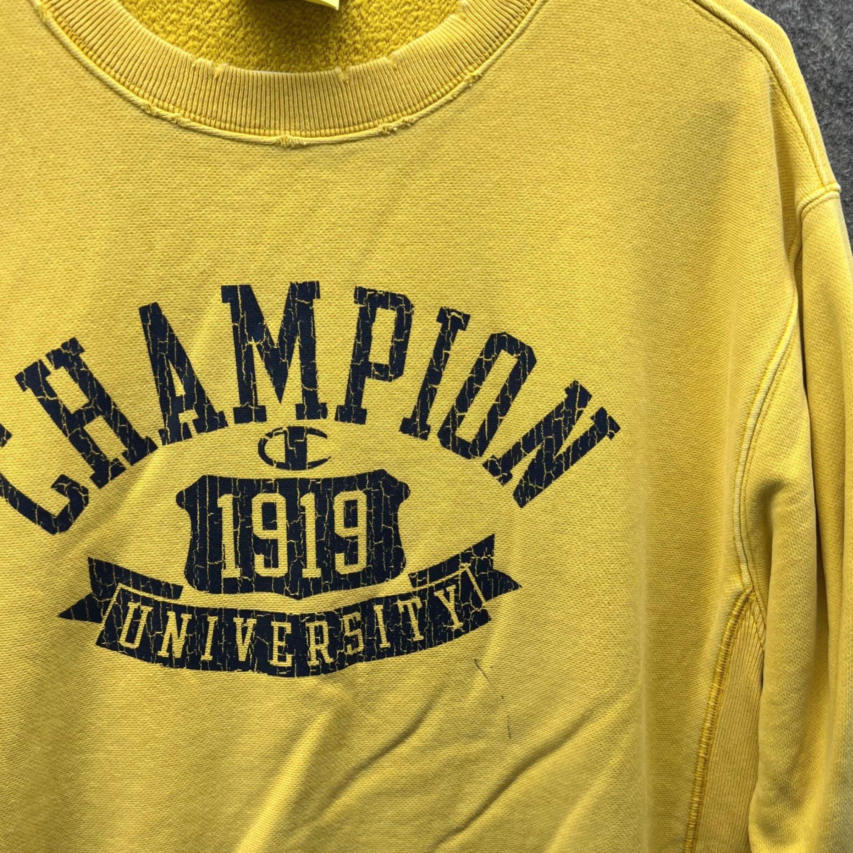 Champion VINTAGE Champion Sweater Mens Medium Adult Yellow Crewneck Pullover 1919 Cotton Size US M / EU 48-50 / 2 - 4 Thumbnail