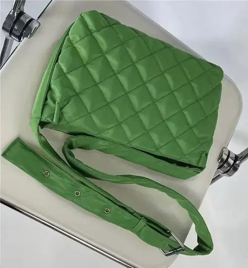 Japanese Brand Fashion y2k unisex diamond quilted shoulder messenger bag Size ONE SIZE - 4 Thumbnail