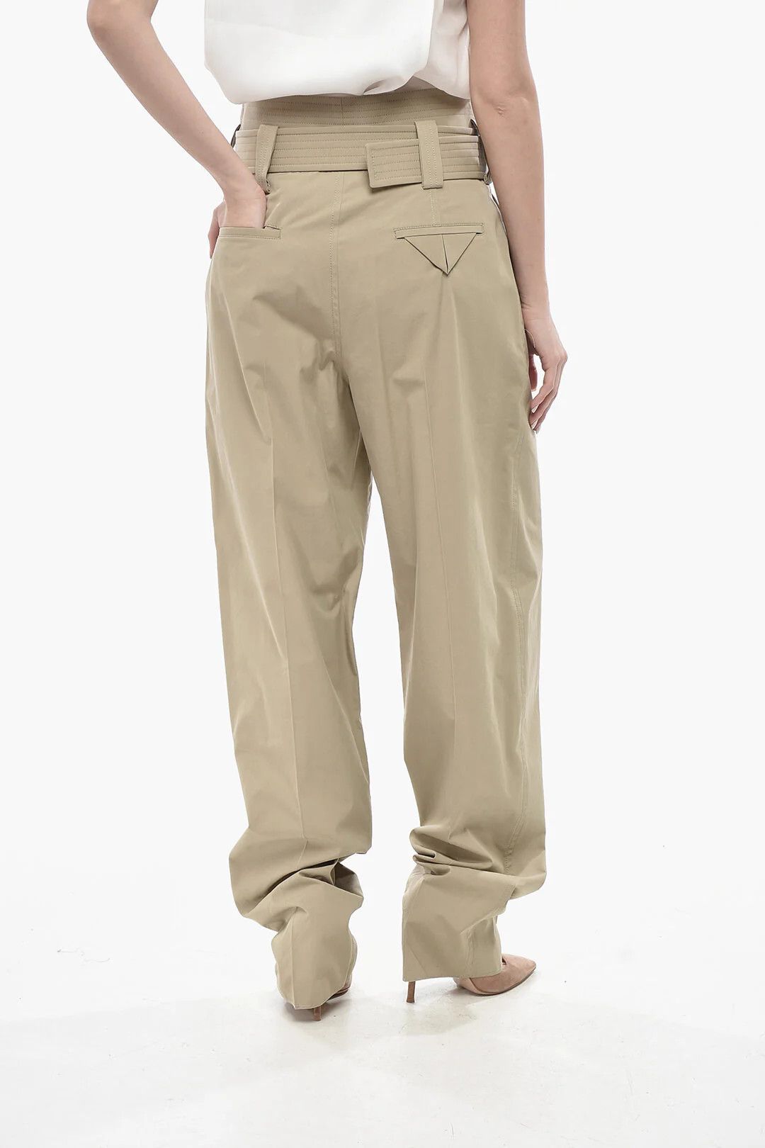 Bottega Veneta og1mm0426 Carrot-Fit Pant in Beige Size 26" / US 2 / IT 38 - 2 Thumbnail