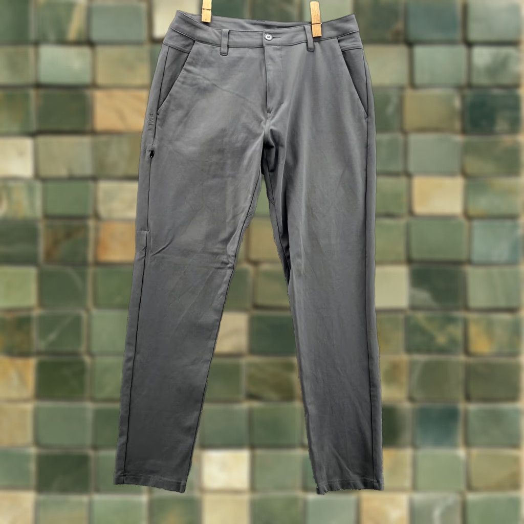 Vintage BYLT Everyday Pant 2.0 Pants 30x29 Gray Slim Mid 30 BYLT Everyday Pant 2.0 Men's Gray Flat Front Classic Golf Slacks Preppy Size US 30 / EU 46 - 1 Thumbnail