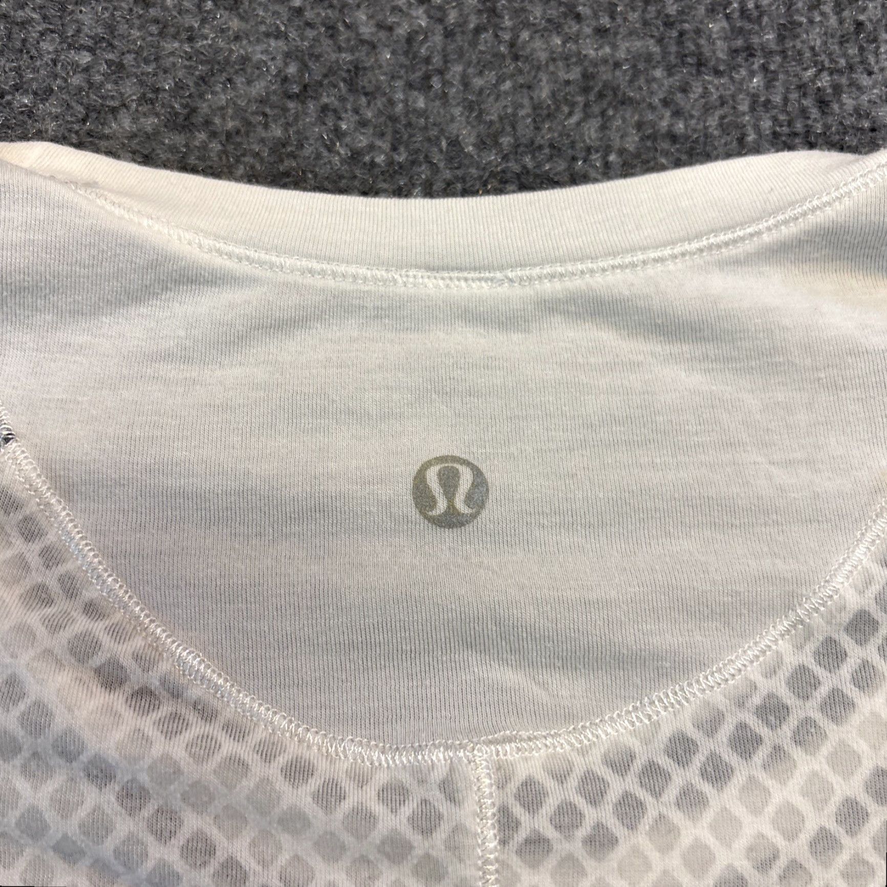Lululemon Lululemon Puri Tee Short Sleeve Stripe Inkwell White Navy EUC Sheer Multicolor Women's Shirt Size 6 Activewear Bleach 6 Size 28" / US 6 / IT 42 - 6 Thumbnail