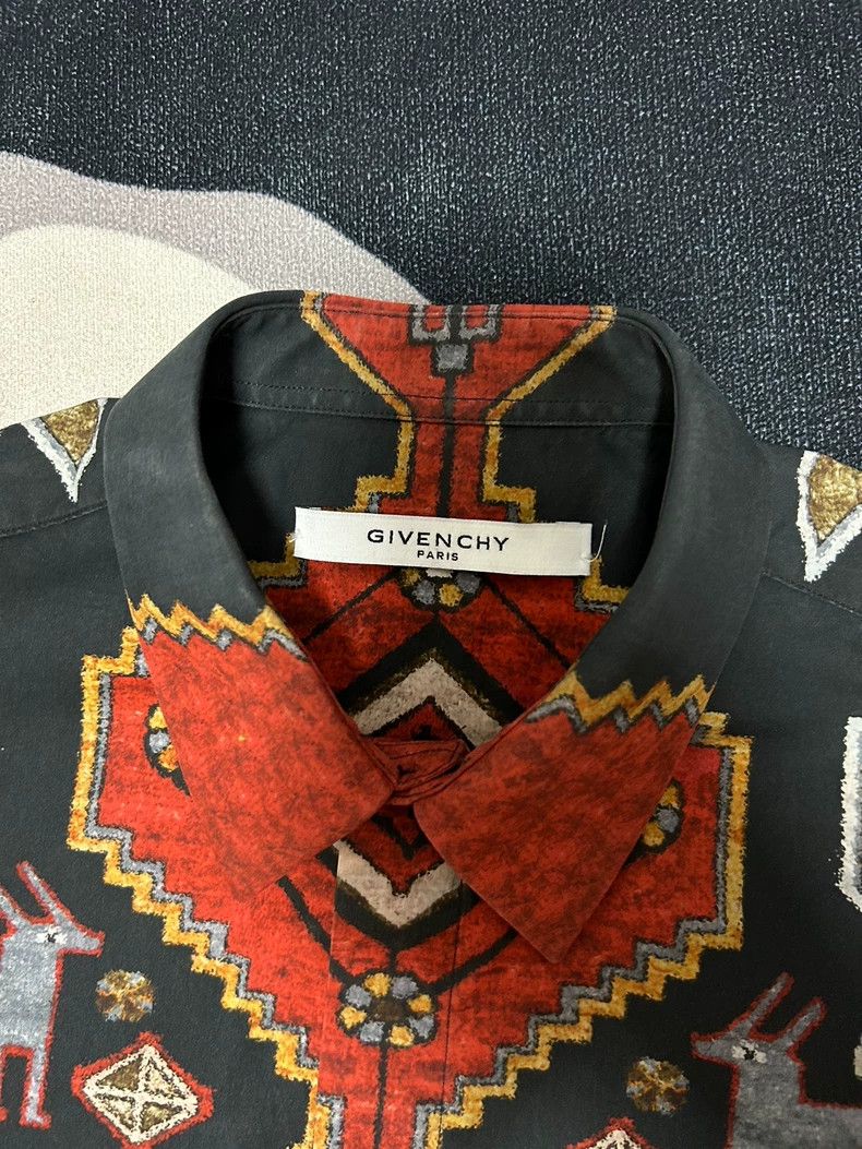 Givenchy Givenchy Shirt, runway style with classic retro totem patt Size US M / EU 48-50 / 2 - 2 Thumbnail