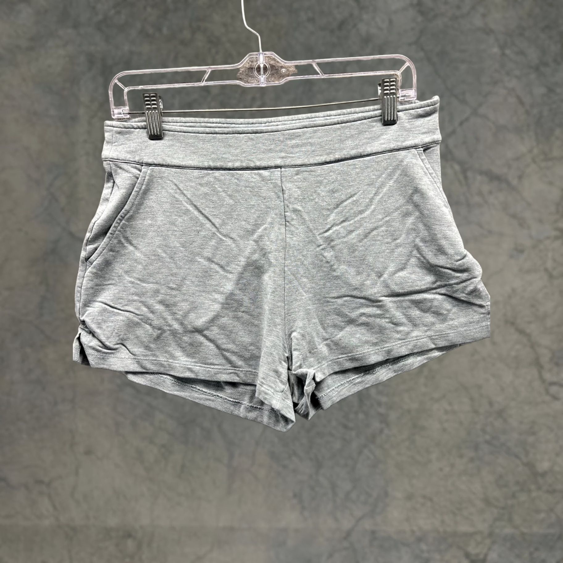 TravisMathew Travis Mathew Shorts Women Medium Gray Sweat Elastic Waist 4 Inseam Lounge Size 32" / US 10 / IT 46 - 1 Thumbnail
