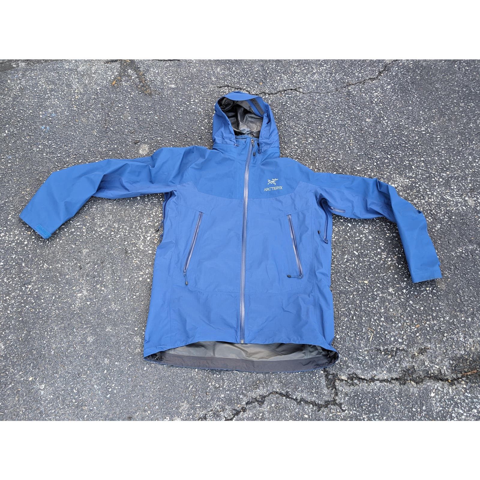 image of Arcteryx Arc'teryx Blue Mens XL Gore-Tex Jacket 34434, Women's