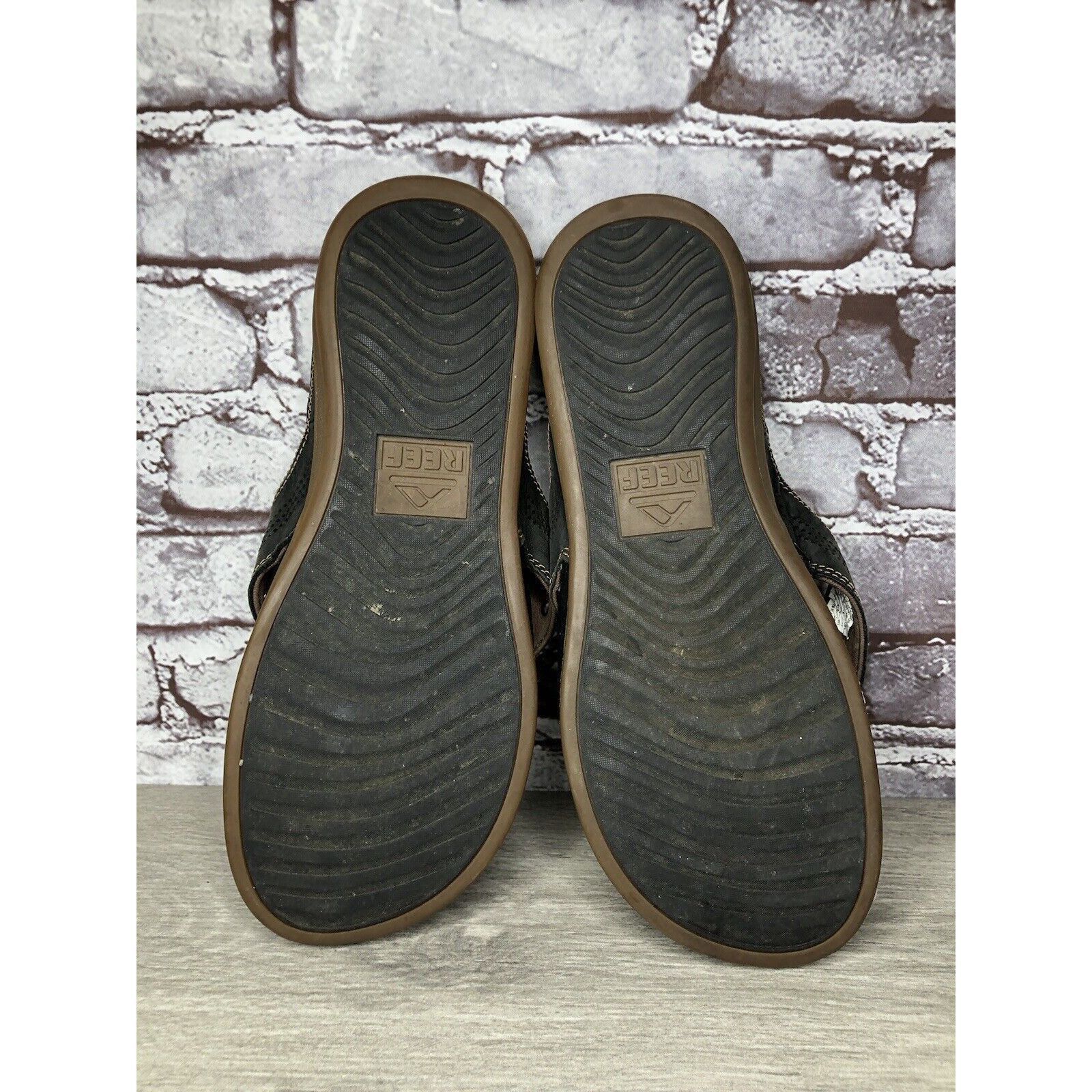 REEF Reef Gray Synthetic Flip-Flops ￼Casual Beach Sandals Men Sz Size US 11 / EU 44 - 15 Thumbnail