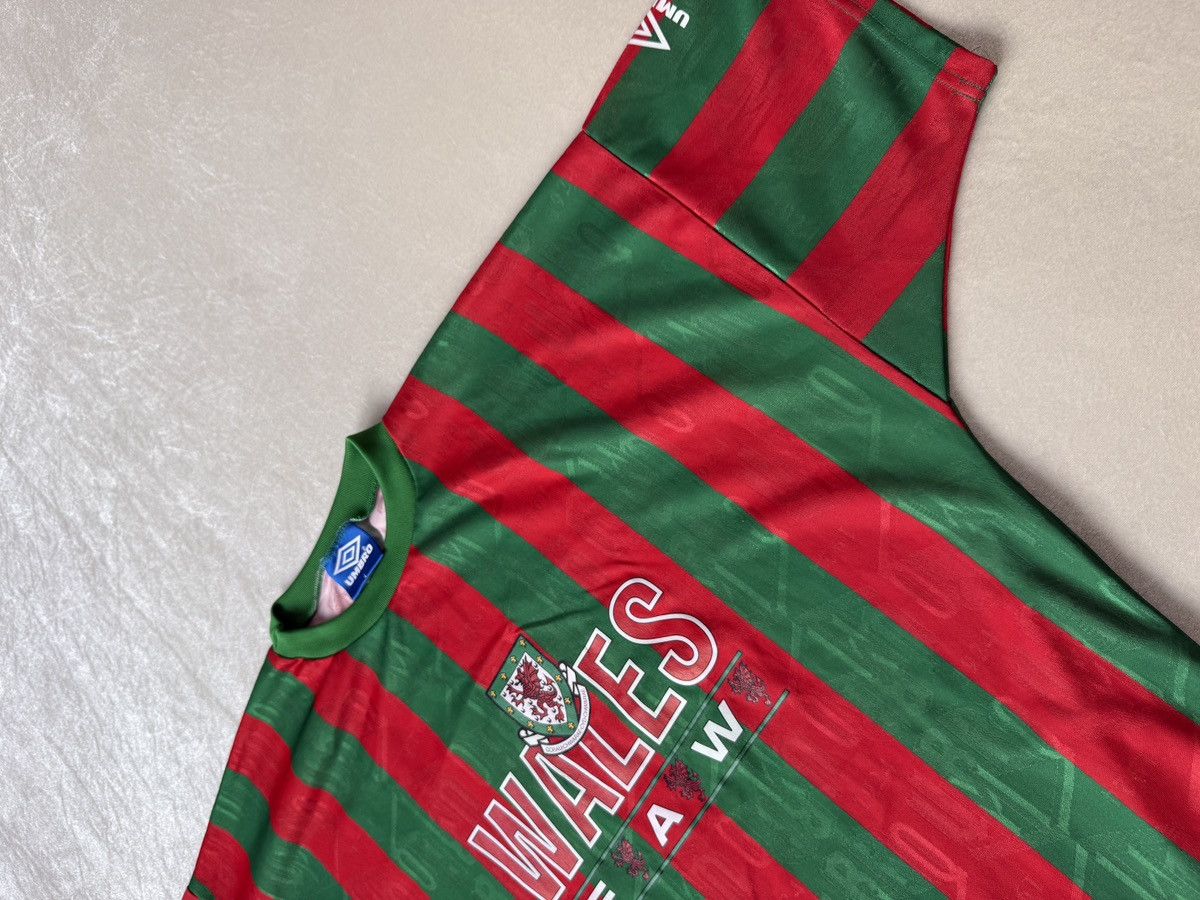 Umbro Vintage Umbro Wales FAW 90s Rare Sample Training Shirt Size US L / EU 52-54 / 3 - 4 Thumbnail