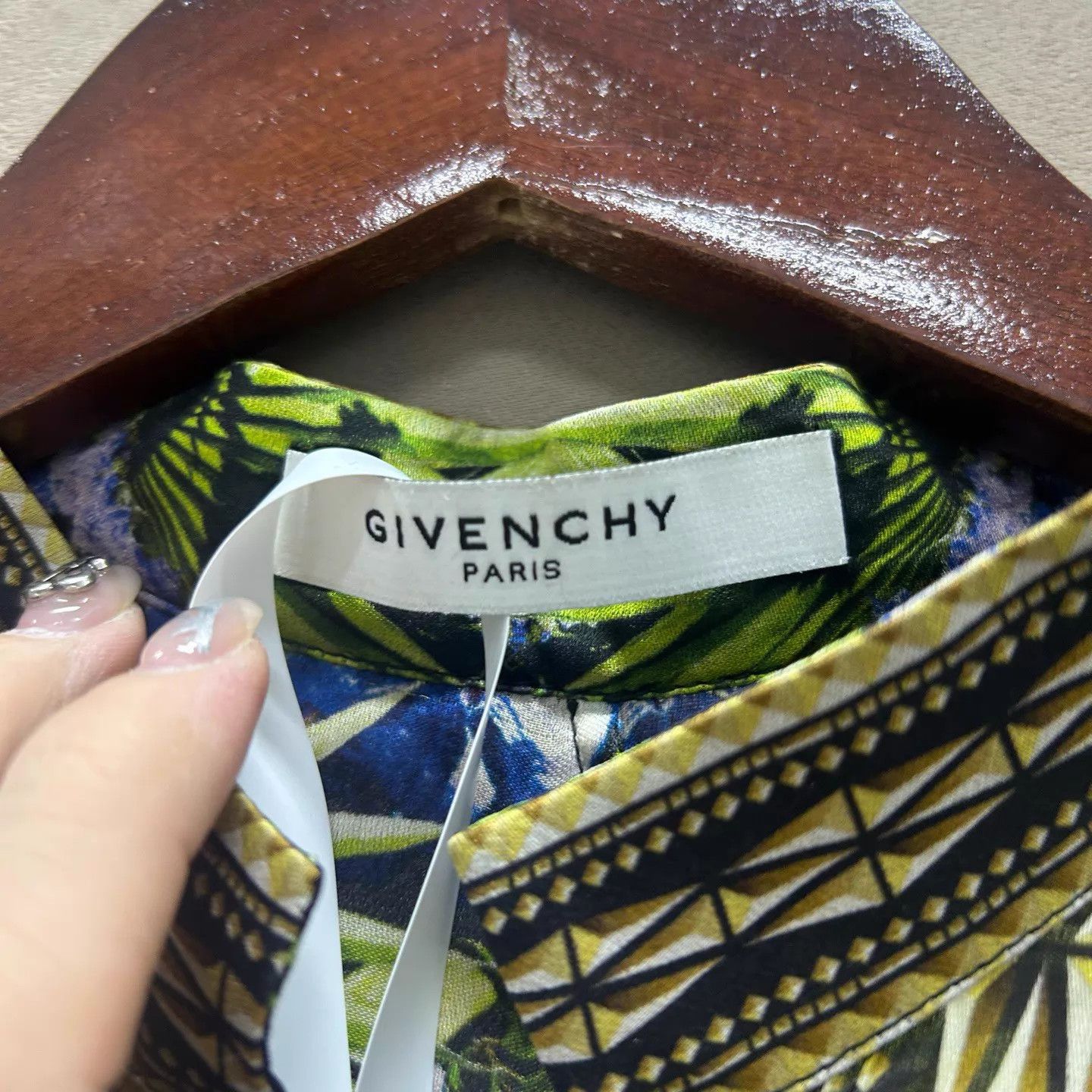 Givenchy Givenchy silk printed top 99 new 38 Size XS / US 0-2 / IT 36-38 - 3 Thumbnail