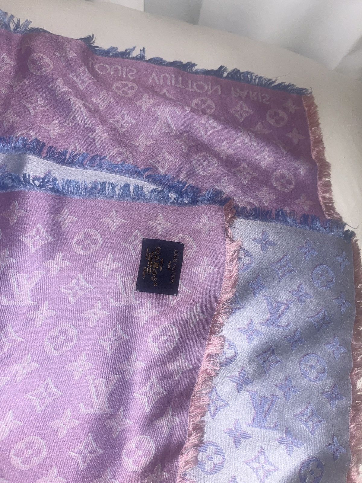 Louis Vuitton Silk 3D Monogram Shawl Bleu Glacier Size ONE SIZE - 3 Thumbnail