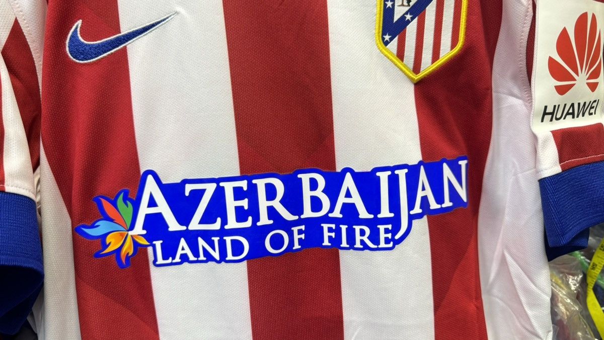 Nike Atletico Madrid 14/15 home shirt #7 Griezmann (Bnwt) Size US S / EU 44-46 / 1 - 3 Thumbnail