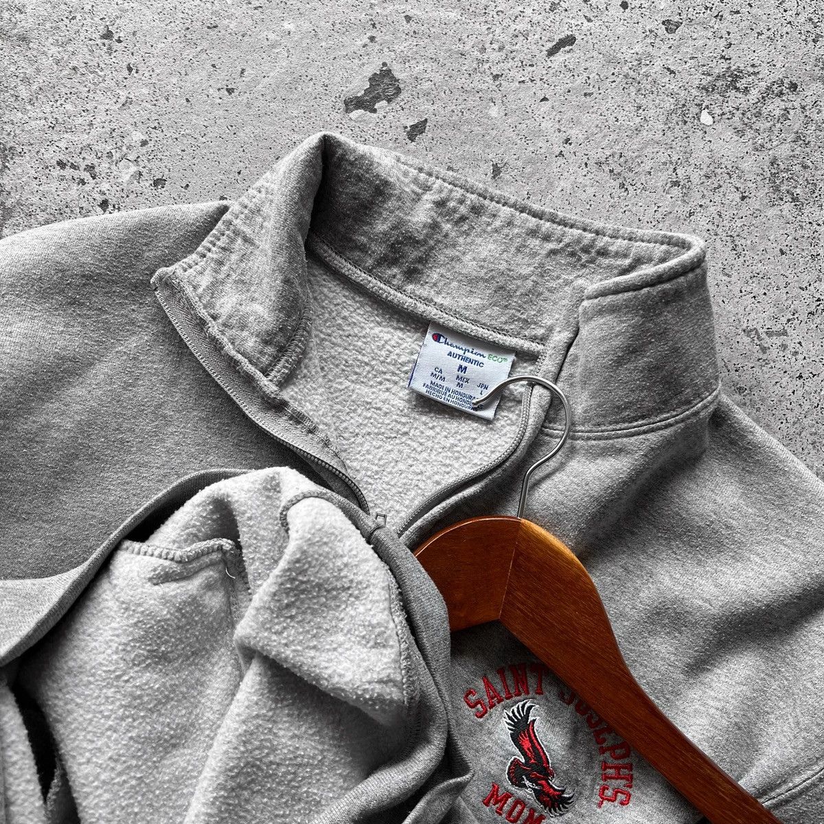 Champion × Vintage Champion Mens Vintage 00s Gray Long Sleeve Sweatshirt Size US M / EU 48-50 / 2 - 4 Thumbnail