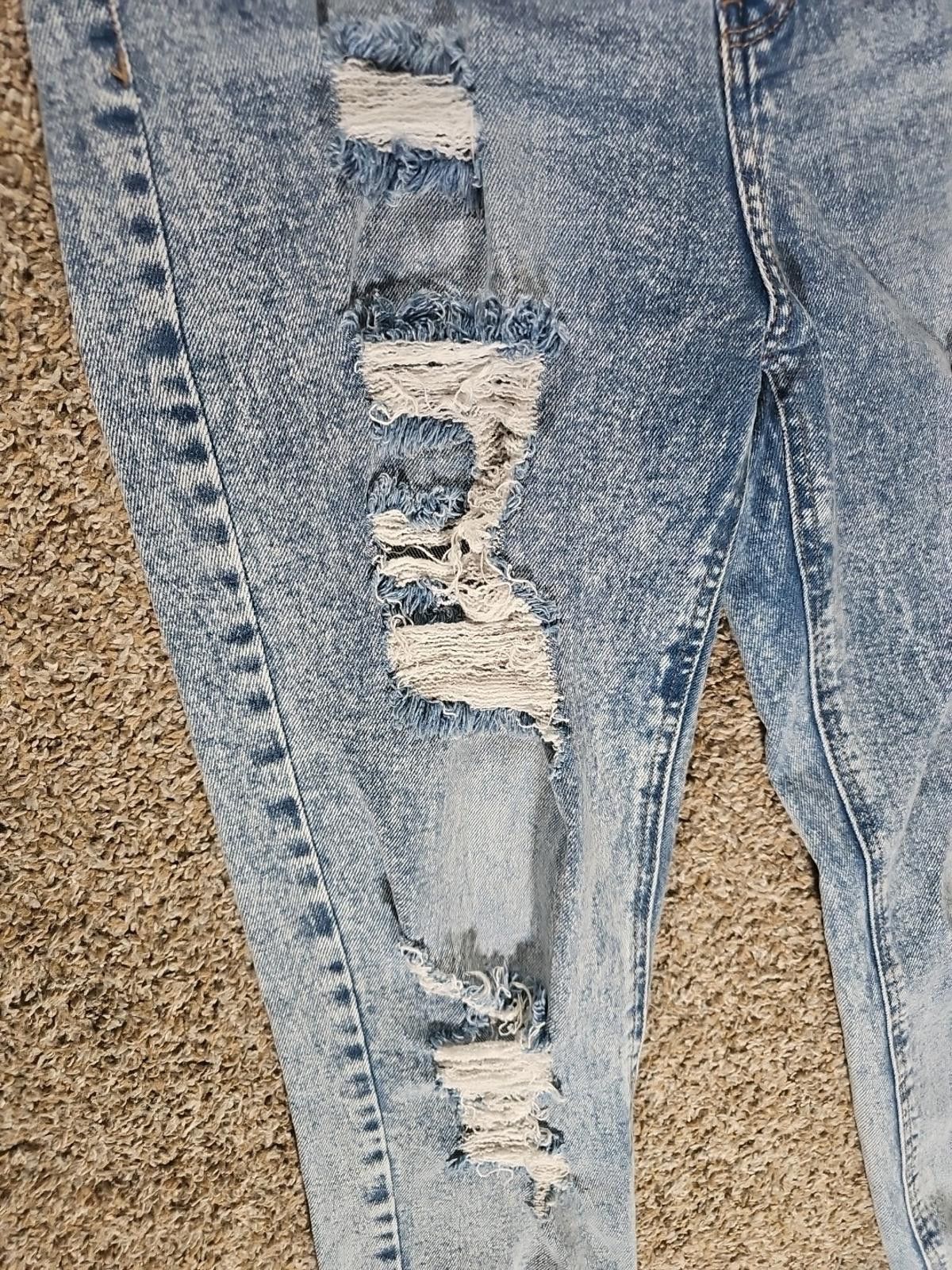 Other Tinseltown Sz 11 Destroyed Light Wash Slim Jeans Size 30" / US 8 / IT 44 - 2 Thumbnail