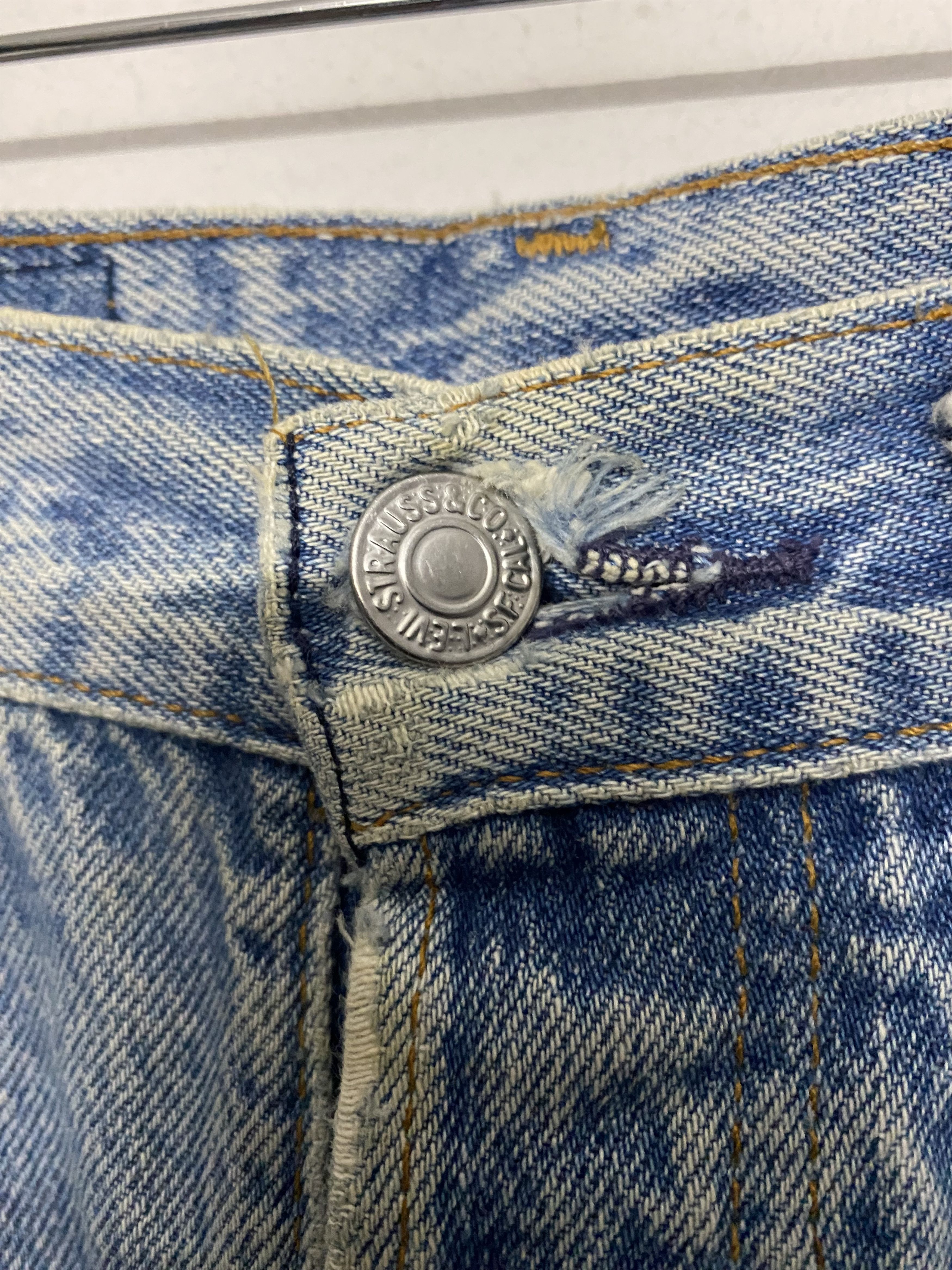 Levi's Vintage Clothing Vintage 90s Levi's 501 Light Wash Jeans Made in USA Size US 32 / EU 48 - 11 Thumbnail