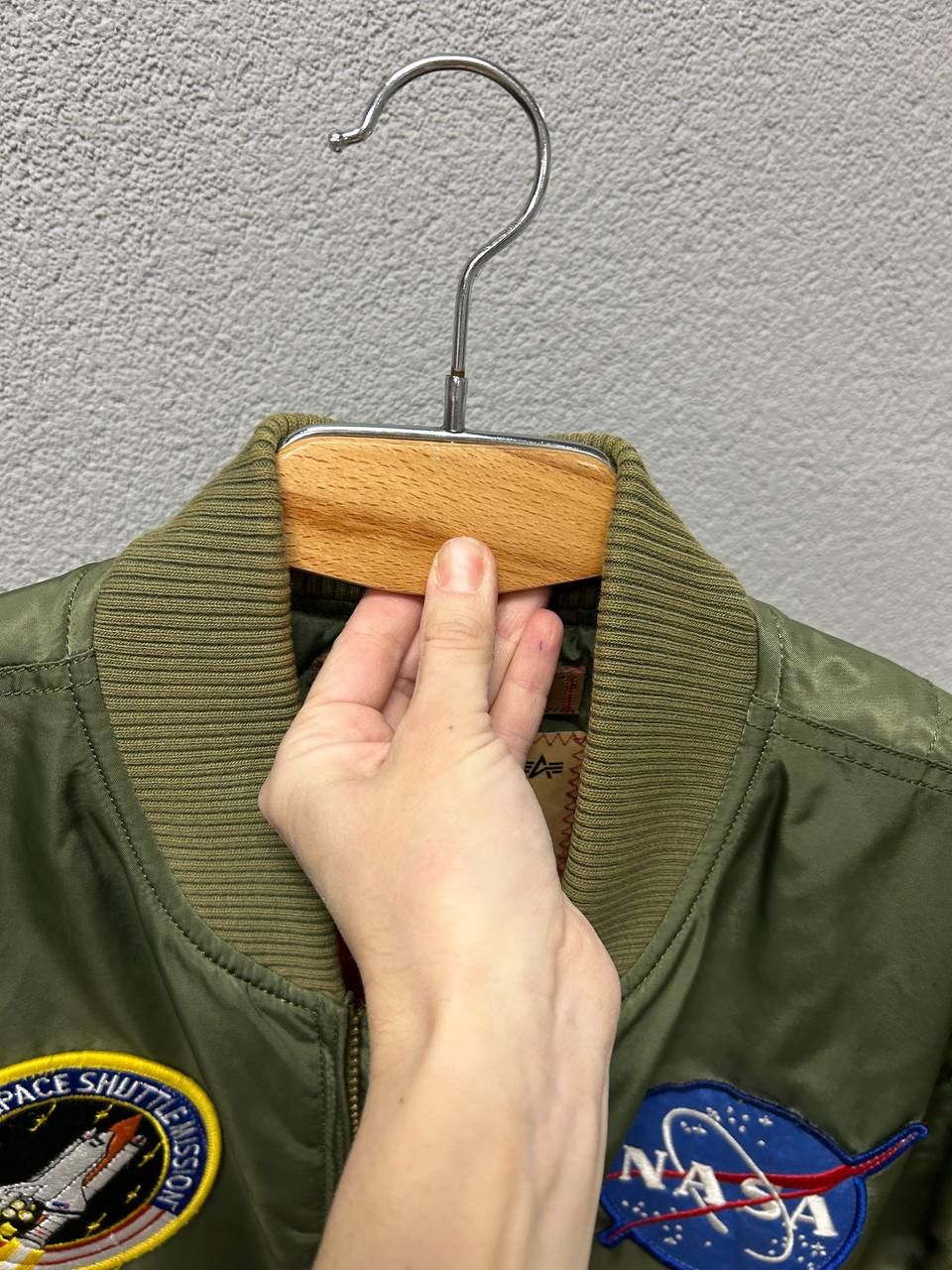 Alpha Industries Alpha Industries NASA mens bomber jacket size M Size US M / EU 48-50 / 2 - 16 Thumbnail
