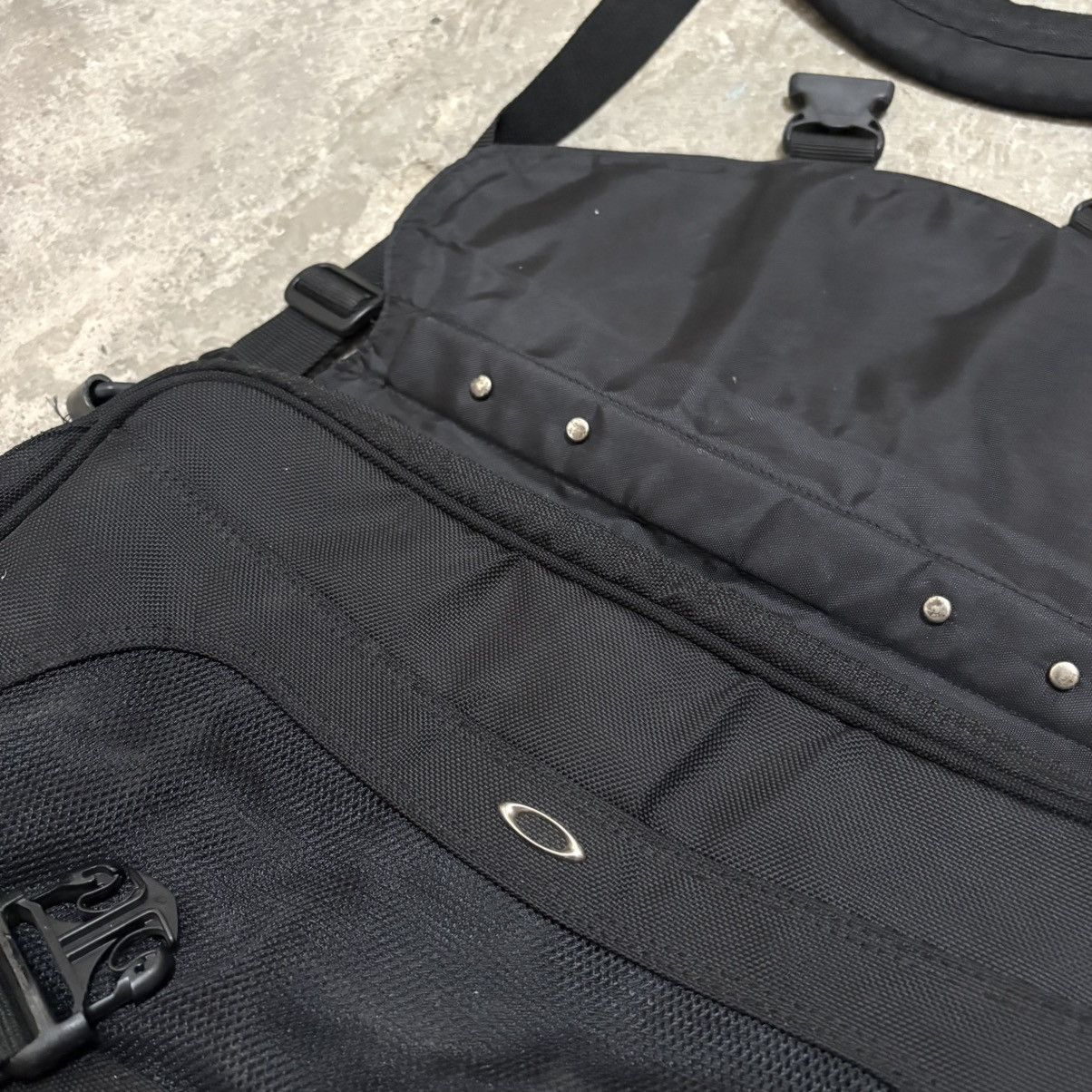 Oakley Vintage Oakley Software Messenger Bag Size ONE SIZE - 4 Thumbnail