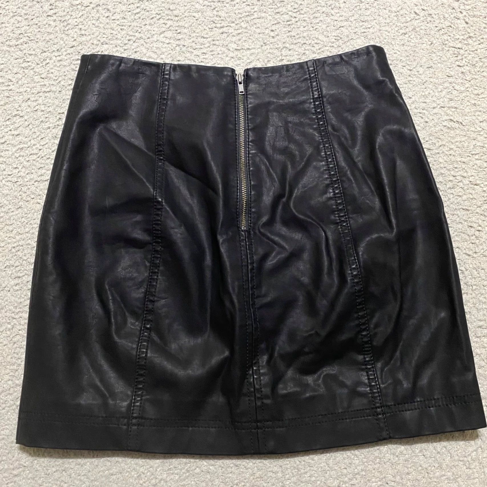 Free People Free People Skirt Womens 2 Black Faux Leather Short Mini Zipper Lined Vintage No XS? Size 26" / US 2 / IT 38 - 2 Thumbnail