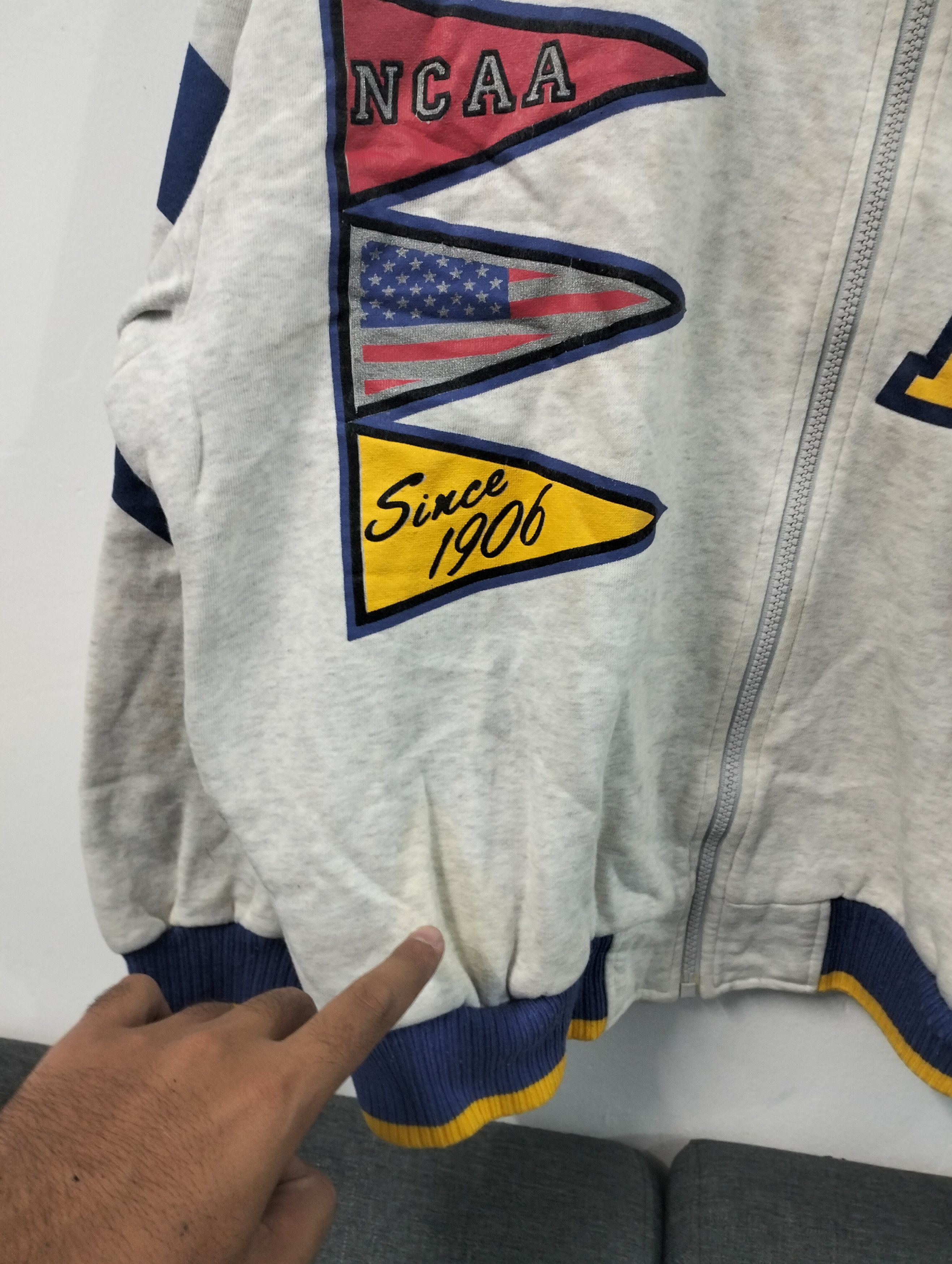 NCAA × Vintage Vintage NCAA Football Sweater Size US XL / EU 56 / 4 - 6 Thumbnail
