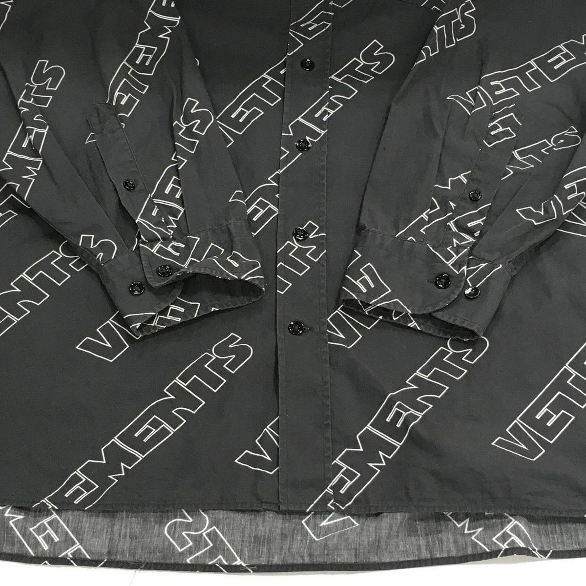Vetements Vetements 18SS Logo Pattern Oversized Shirt M Streetwear Size US M / EU 48-50 / 2 - 4 Thumbnail