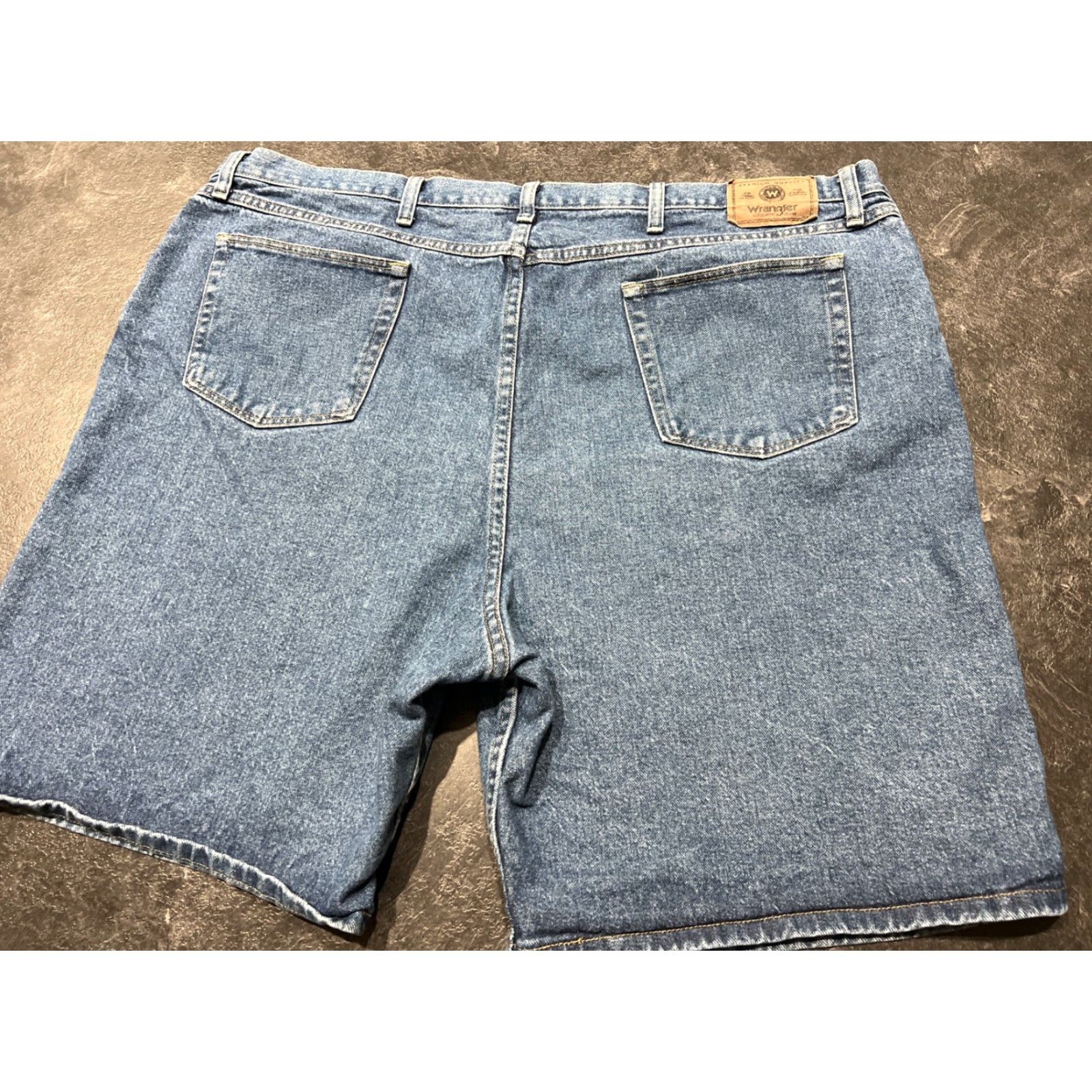 Wrangler VINTAGE Wrangler Denim Jean Shorts Men 46 Cargo 10" Inseam Blue Relaxed Cotton 100% Size US 30 / EU 46 - 2 Thumbnail