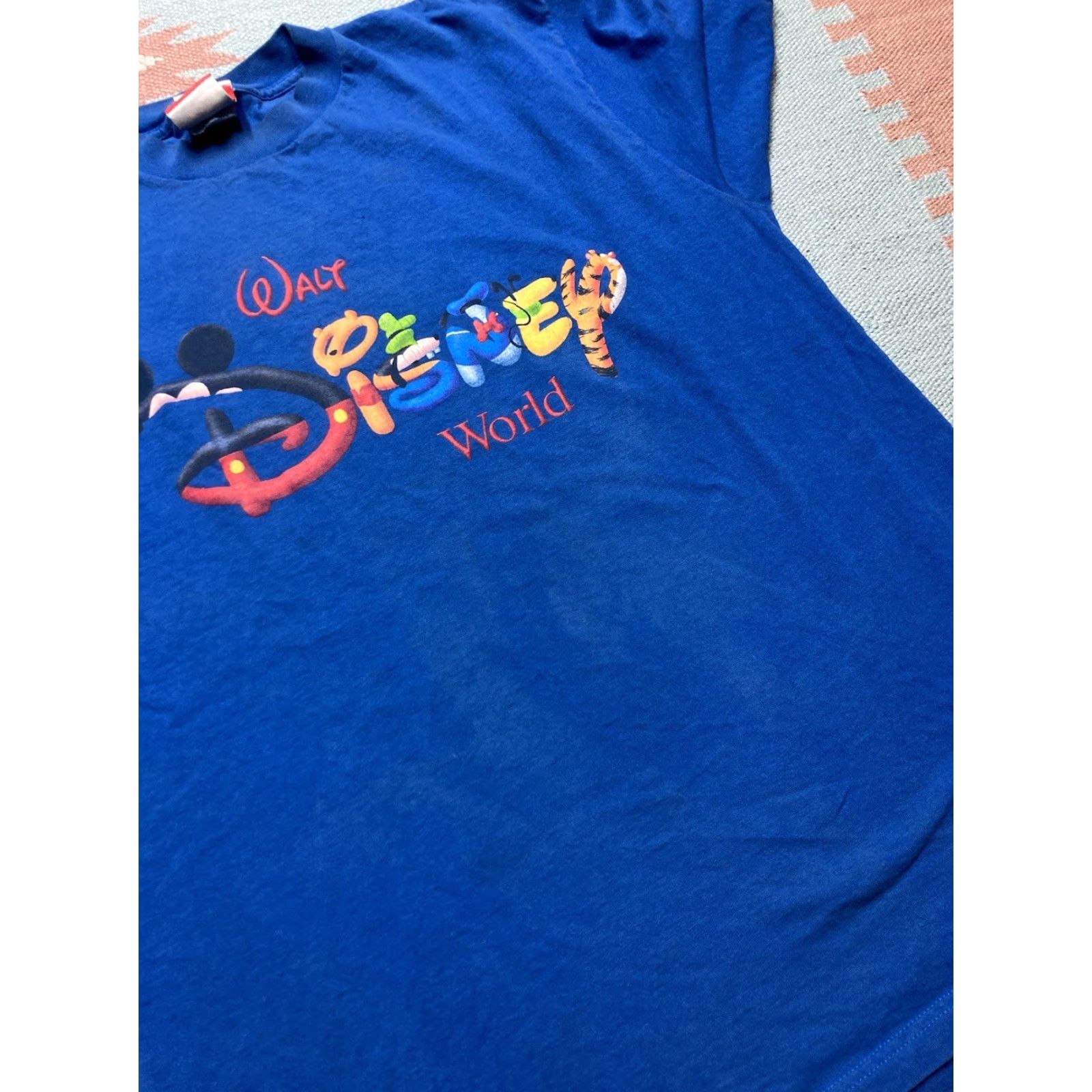 Disney VINTAGE Walt Disney World T-Shirt Mickey Mouse Pooh Bear Cartoon Adult XL Shirt Men Blue 90s Theme Disney/Mickey Dog Cats? Size US XL / EU 56 / 4 - 7 Thumbnail