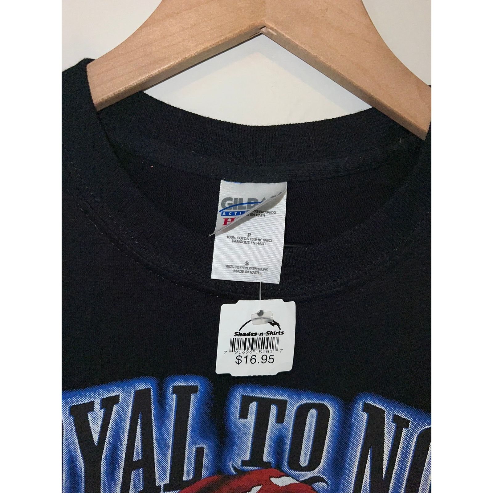 Gildan Vintage Pirate Shirt Loyal To None Knife Graphic Tee Small Size US S / EU 44-46 / 1 - 6 Thumbnail