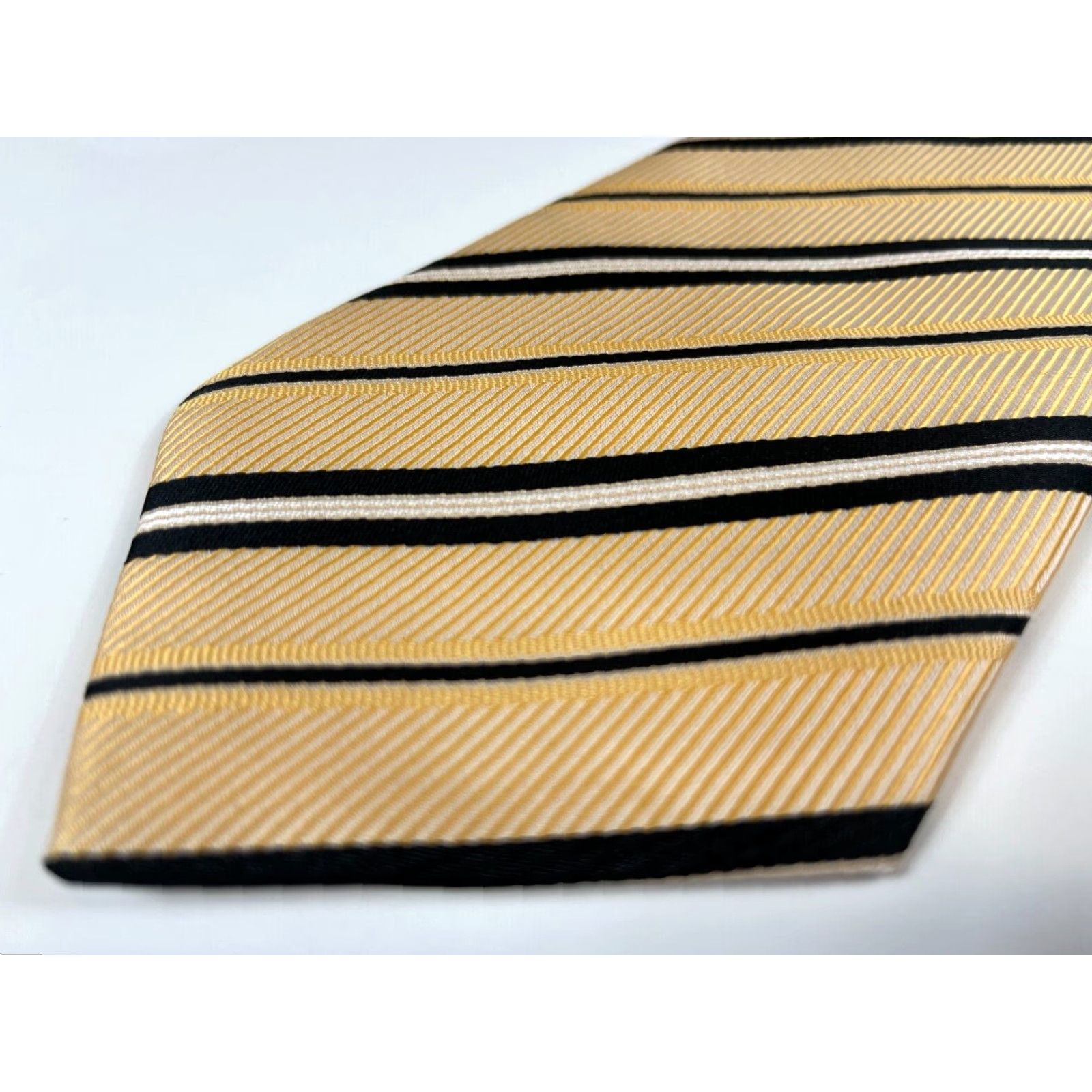 Giorgio Armani Giorgio Armani Men's Silk Tie Striped Hand Made in Italy, Pale Yellow, 60", Wide, 4" Width, Classic Length, Pre-owned in great condition Size ONE SIZE - 5 Thumbnail