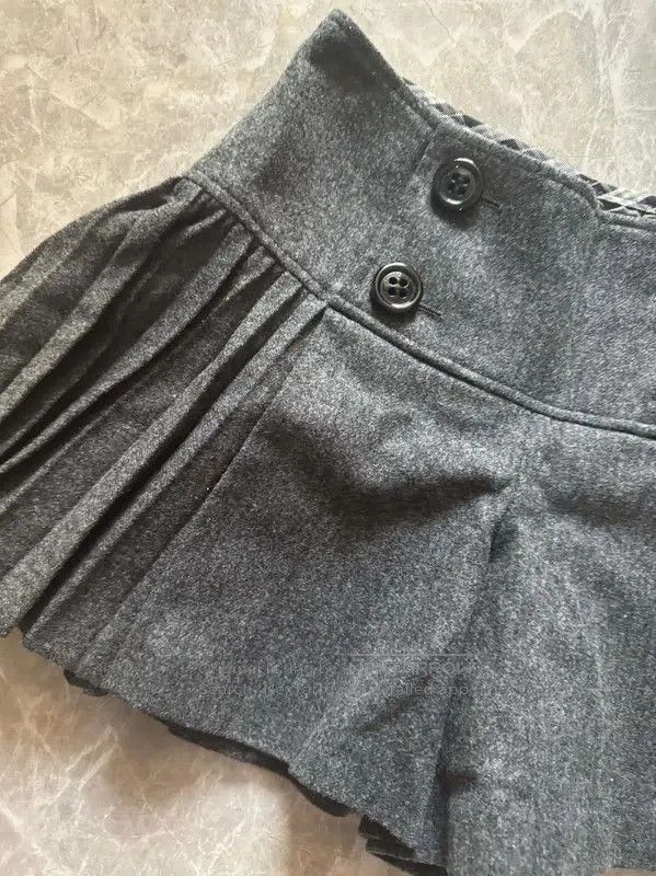 Burberry Burberry Grey Wool-Blend Women's Shorts. Size 23" - 3 Thumbnail