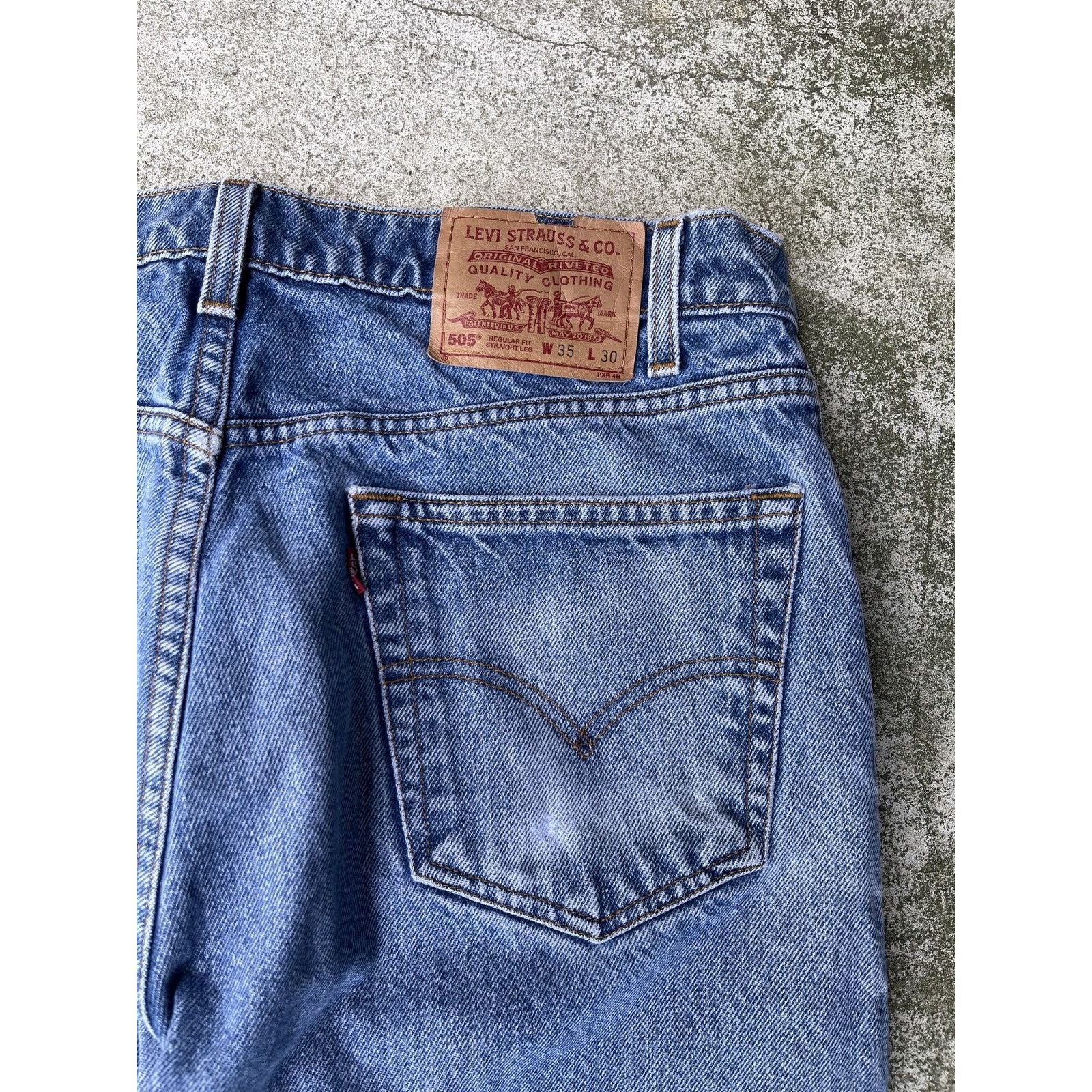 Levi's VINTAGE 90s LEVIS 505 LIGHT WASH STRAIGHT LEG DENIM JEANS Size US 35 - 7 Thumbnail