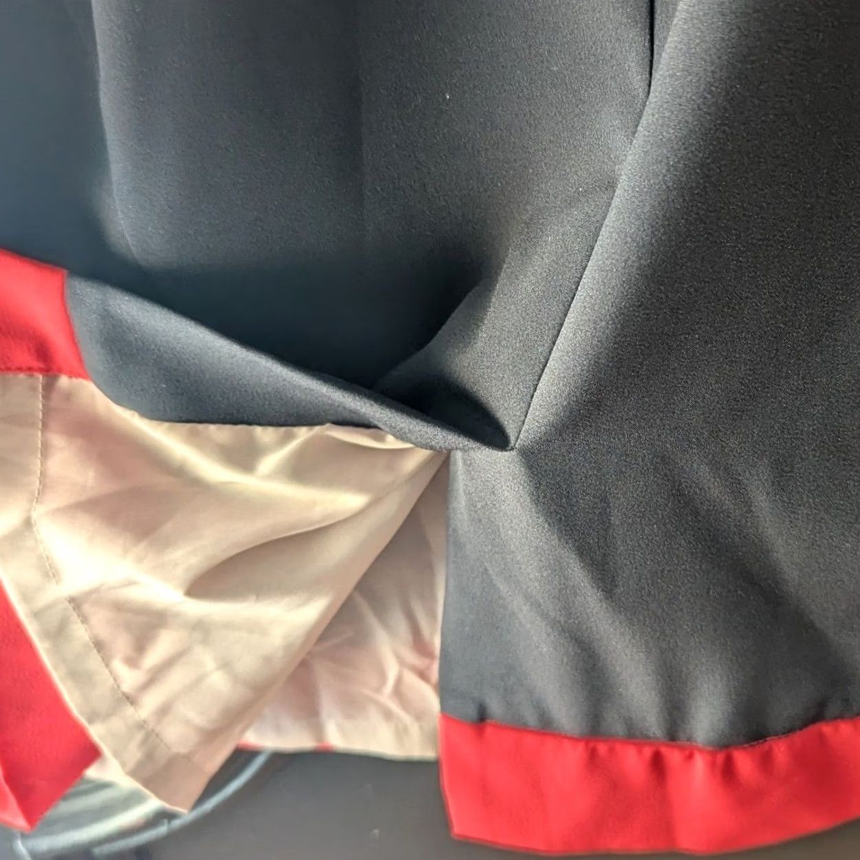 Ann Taylor Ann Taylor Colorblock Sheath Dress Red Trim Sleeveless Business Casual Size 8P Size M / US 6-8 / IT 42-44 - 5 Thumbnail