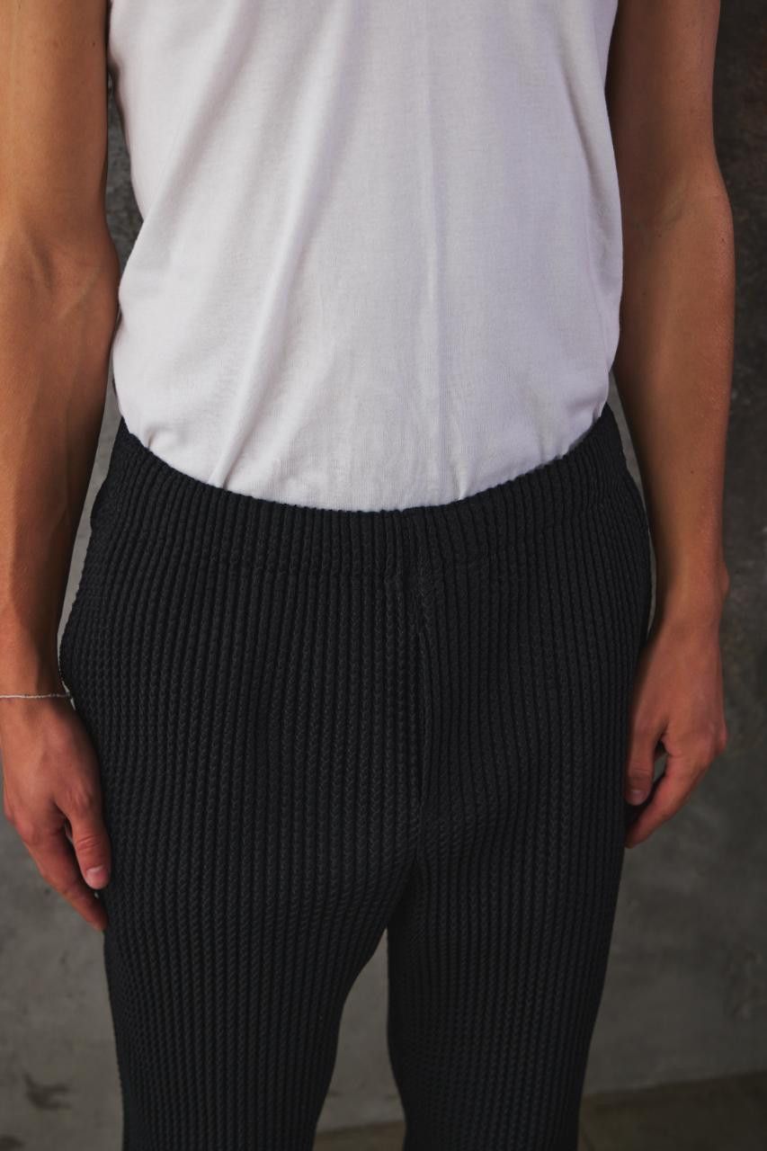 Homme Plisse Issey Miyake HOMME PLISSÉ ISSEY MIYAKE Black Mesh Pleated Trousers Size US 32 / EU 48 - 5 Thumbnail