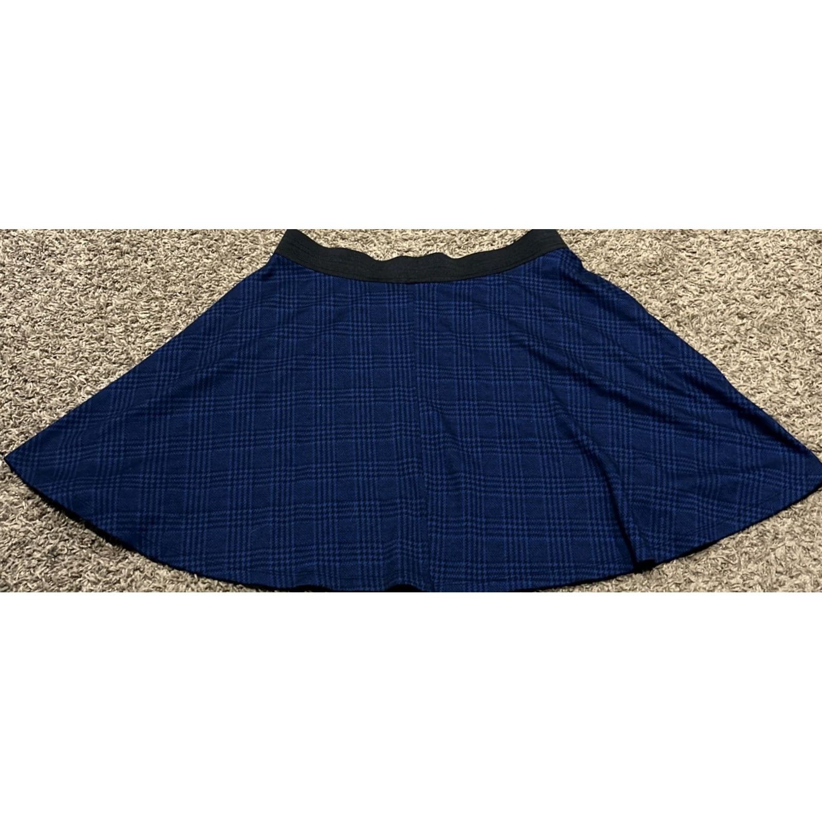 Forever 21 FOREVER 21 PLUS Women’s XL Skirt A-Line Plaid Knee Length Blue Black 90s Vintage Not Vintage B27 Size 40" / US 18 - 3 Thumbnail