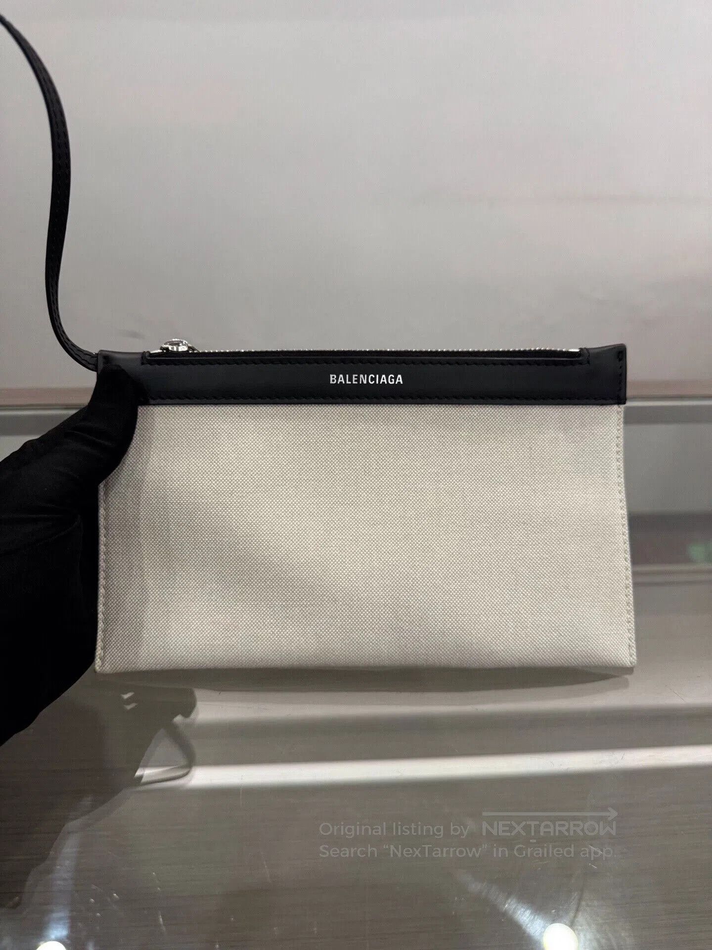 Balenciaga Balenciaga Navy Beige Canvas Leather Tote. Size ONE SIZE - 4 Thumbnail