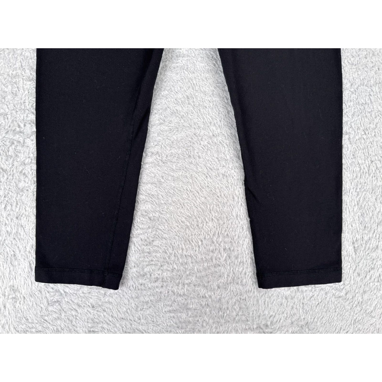 Lululemon Lululemon Pants Womens 6 Black Wunder Under Crop Yoga Luon Fabric Cropped Pockets Straight Leg 21 in Inseam Regular Size Type Activewear Womens Size 28" / US 6 / IT 42 - 2 Thumbnail